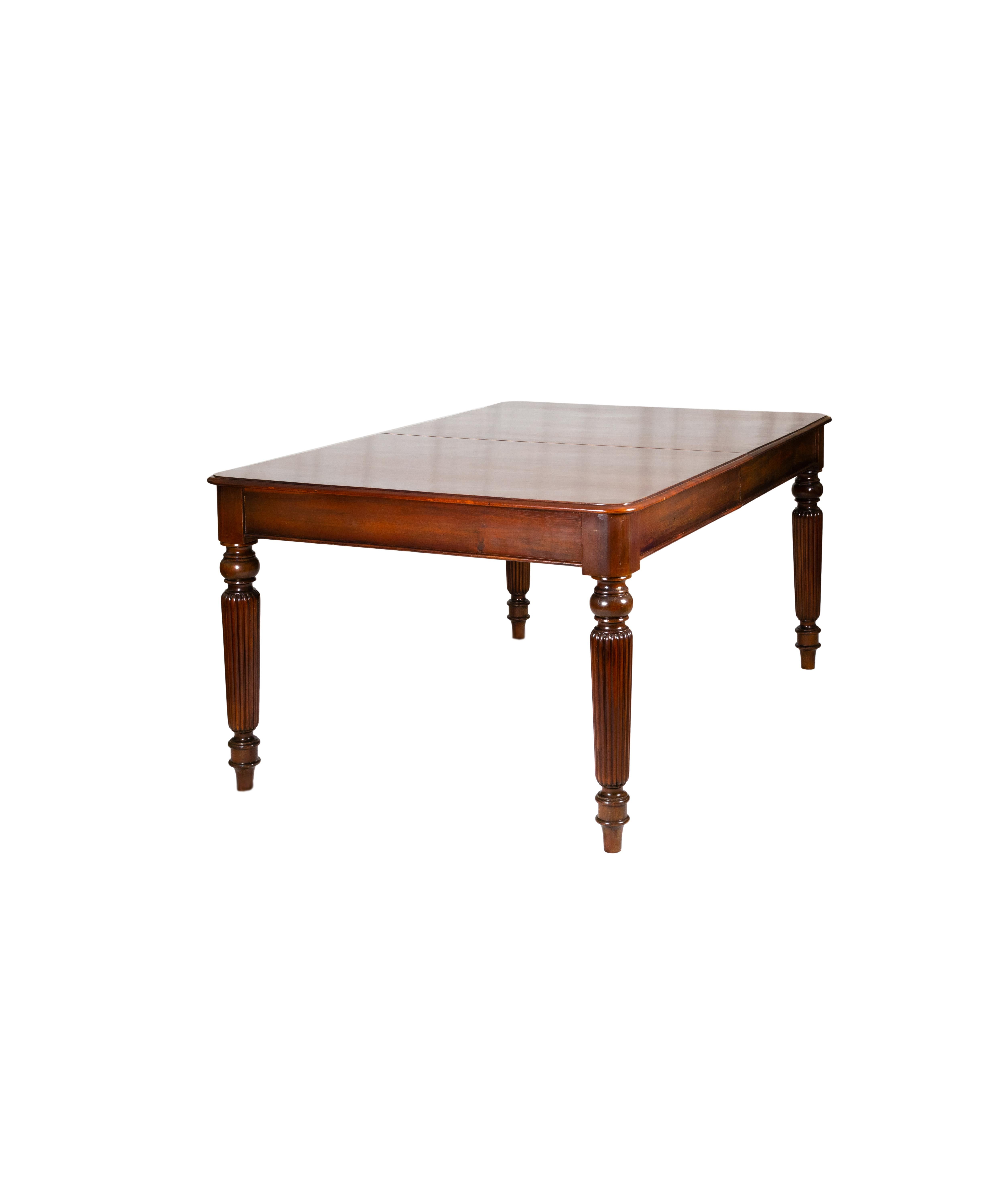 A superb dining table crafted from late 19th century, adorned with exquisite linear marquetry inspired by the renowned Portuguese queen Maria the First style with English influence. 

Recently assessed by a skilled carpenter, it is in great