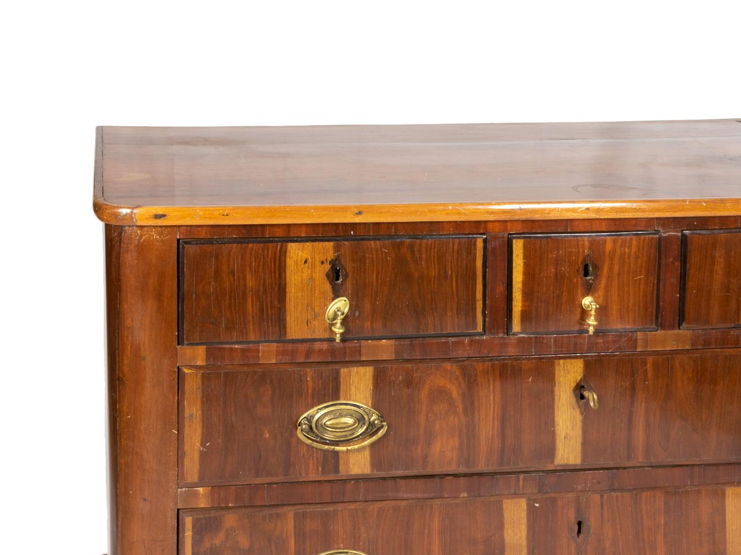 19th Century Portuguese Chest of Drawers In Good Condition For Sale In Lisbon, PT