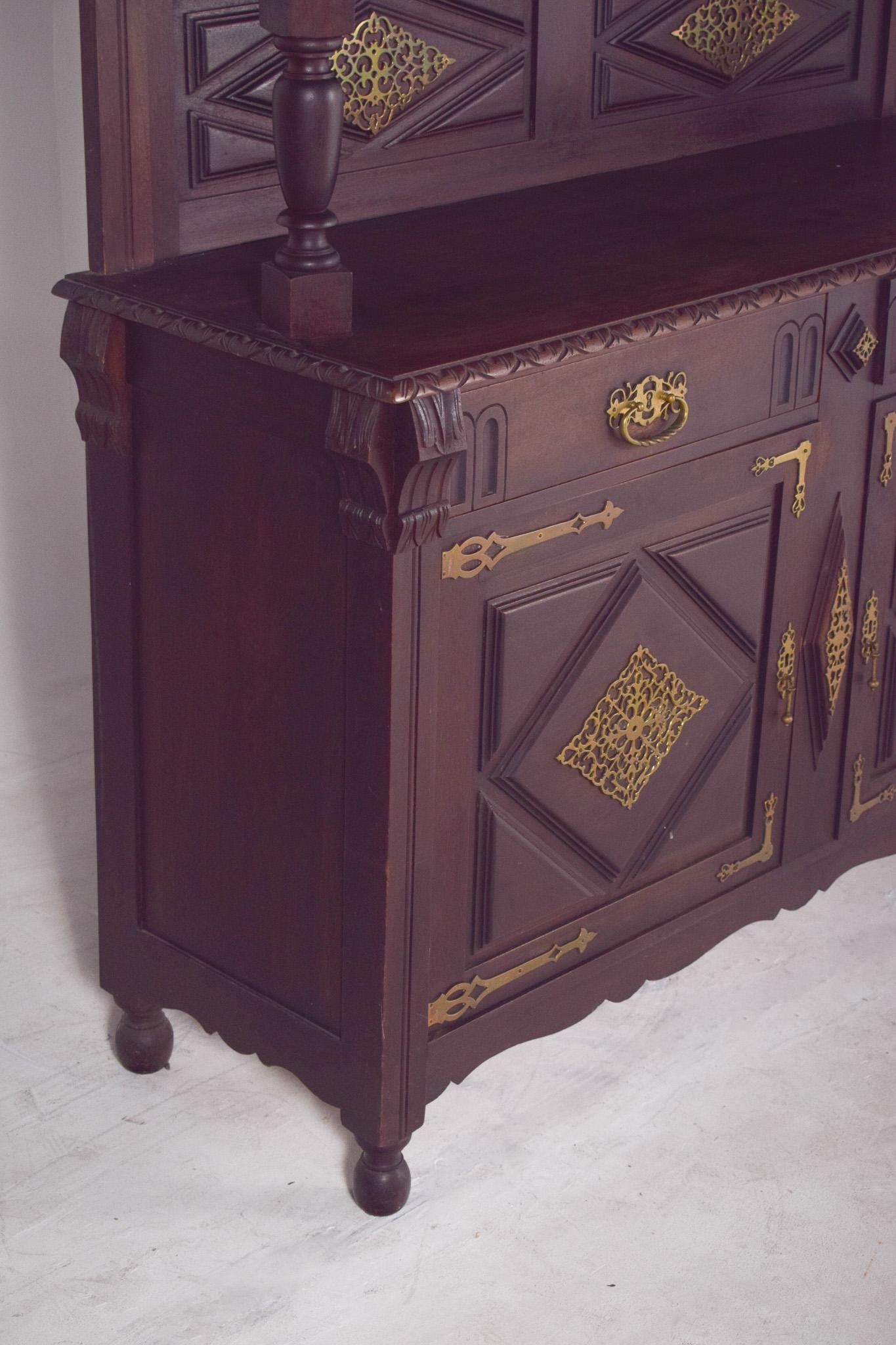 Armario de estilo holandés portugués del siglo XIX con herrajes de latón en venta 1