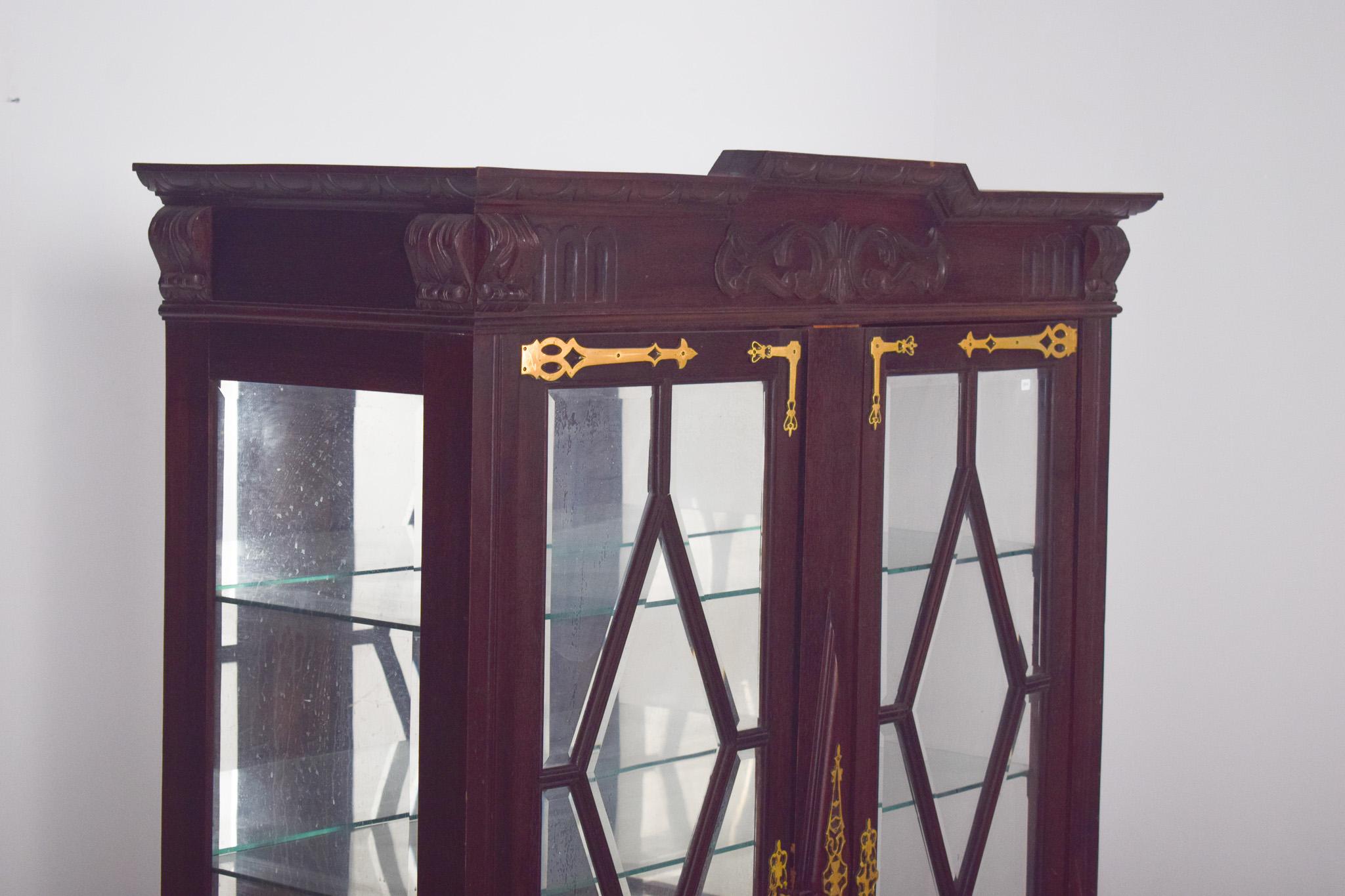 19th Century Portuguese Dutch-Style Display Cabinet In Good Condition For Sale In Lisboa, Lisboa