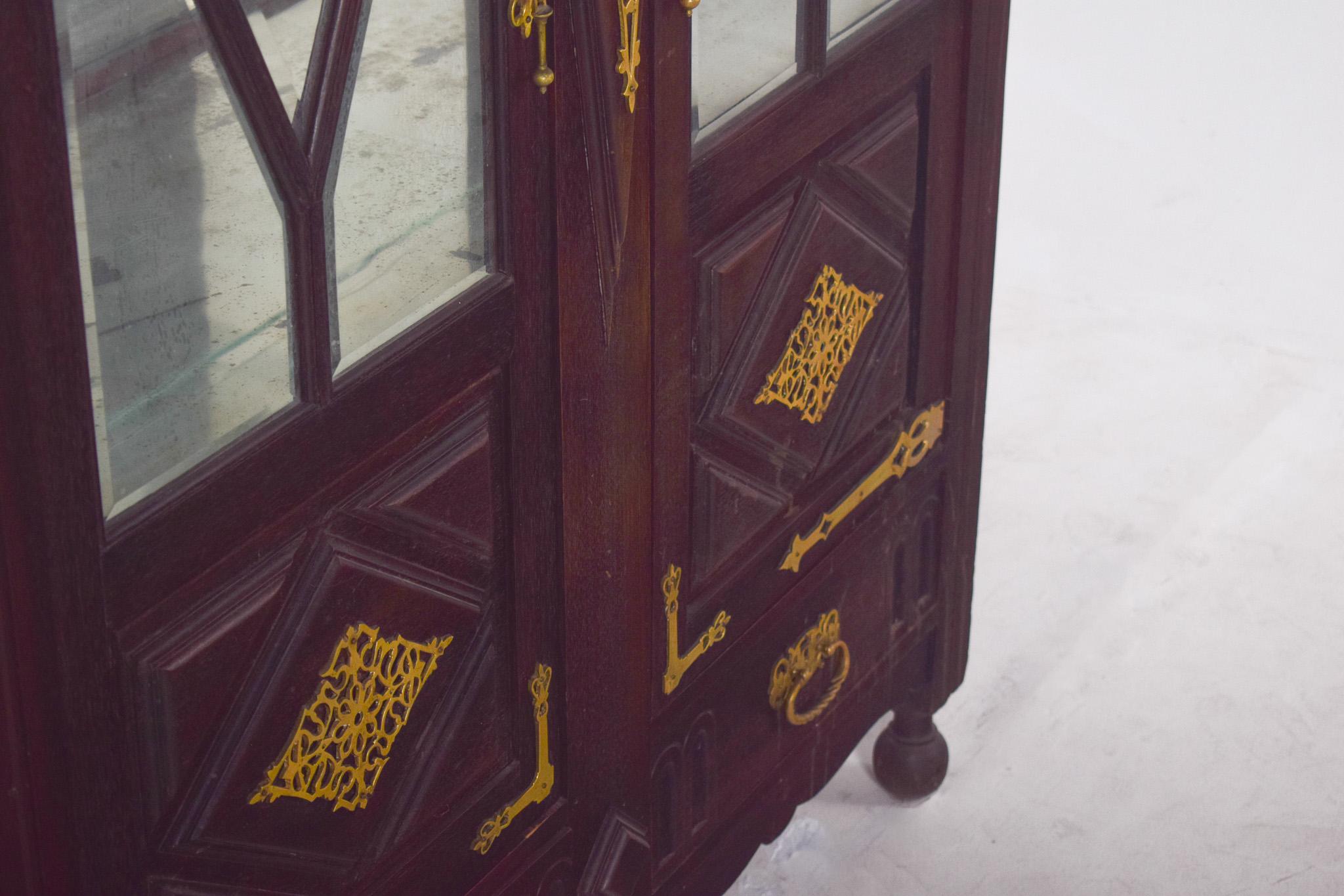 19th Century Portuguese Dutch-Style Display Cabinet For Sale 2