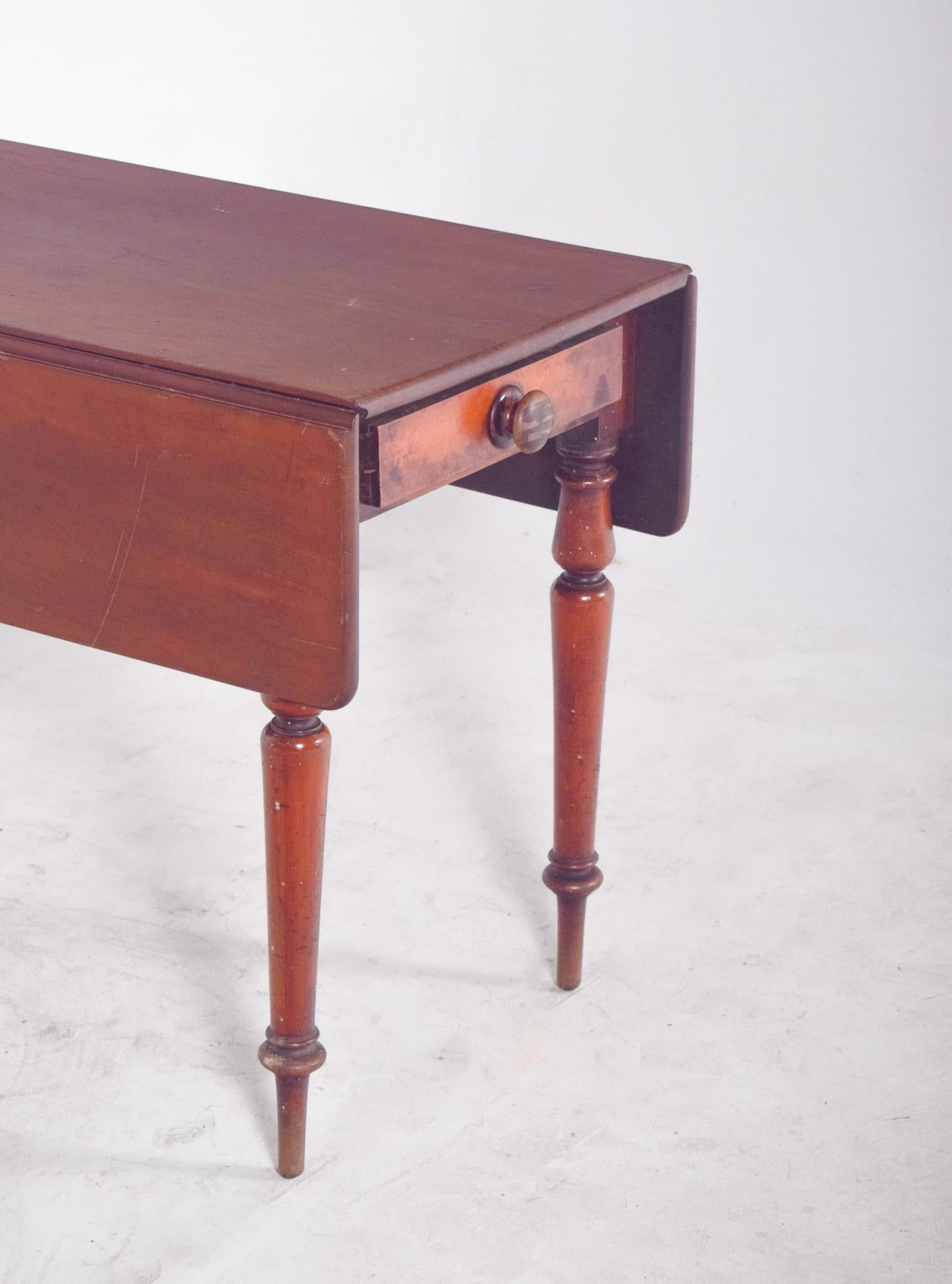 19th Century Portuguese Flip Flap Table with Drawer In Good Condition For Sale In Lisboa, Lisboa