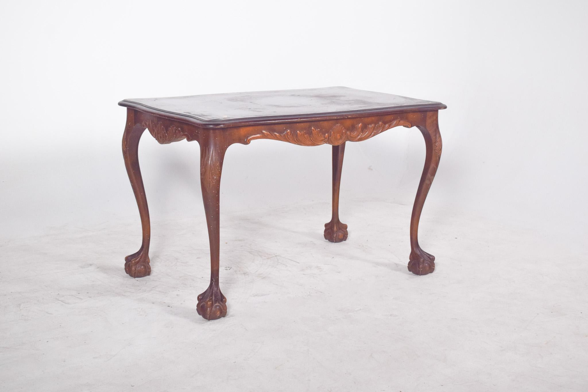 João V style coffee table. With a rectangular top and rounded corners, it rests on four richly carved cabriole legs, ending in claw and ball feet. The skirt is decorated with stylised leaf carvings, giving it a decorative and beautiful