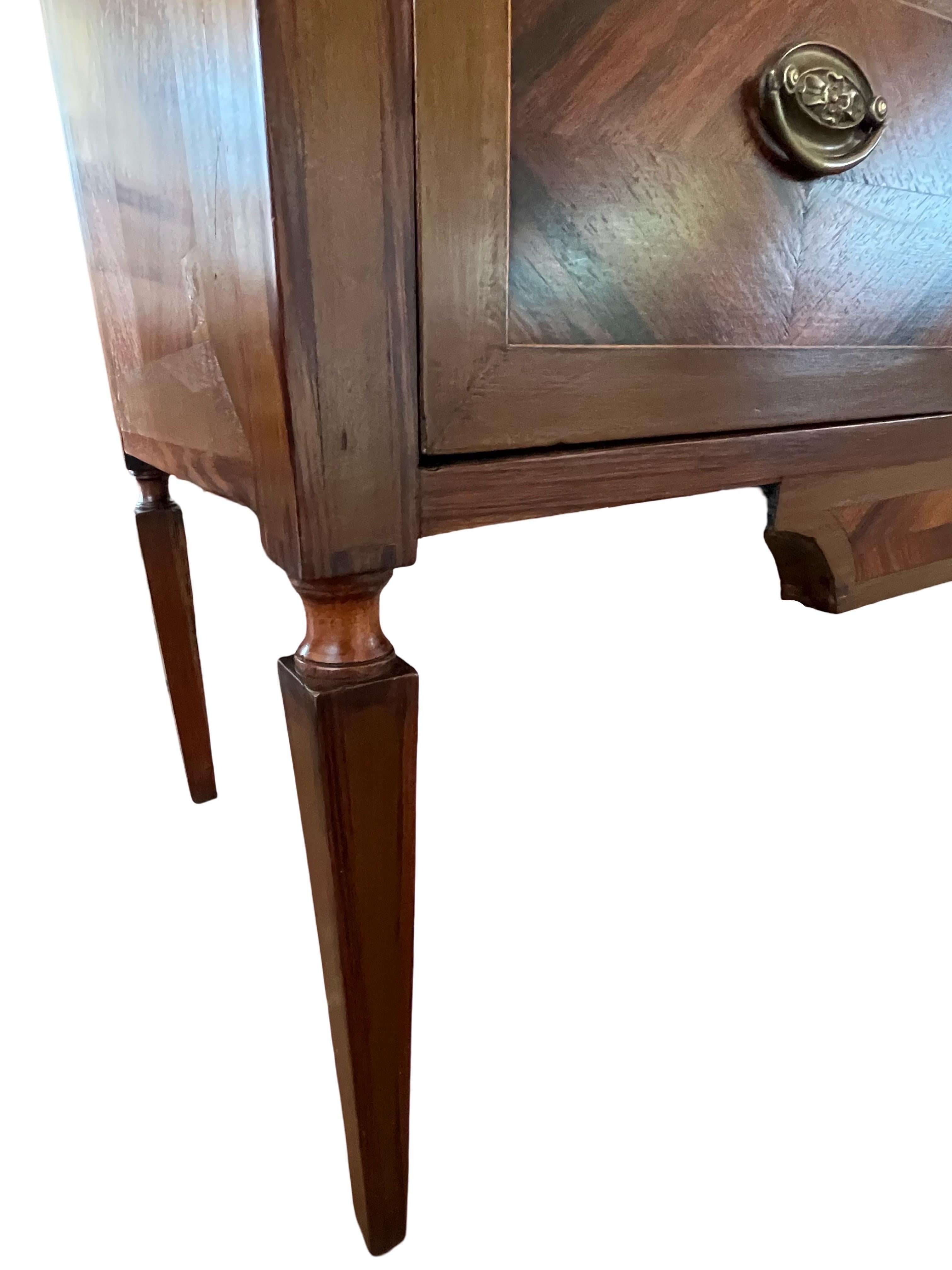 19th Century Portuguese Neoclassical Mahogany Commode With Inlay For Sale 5