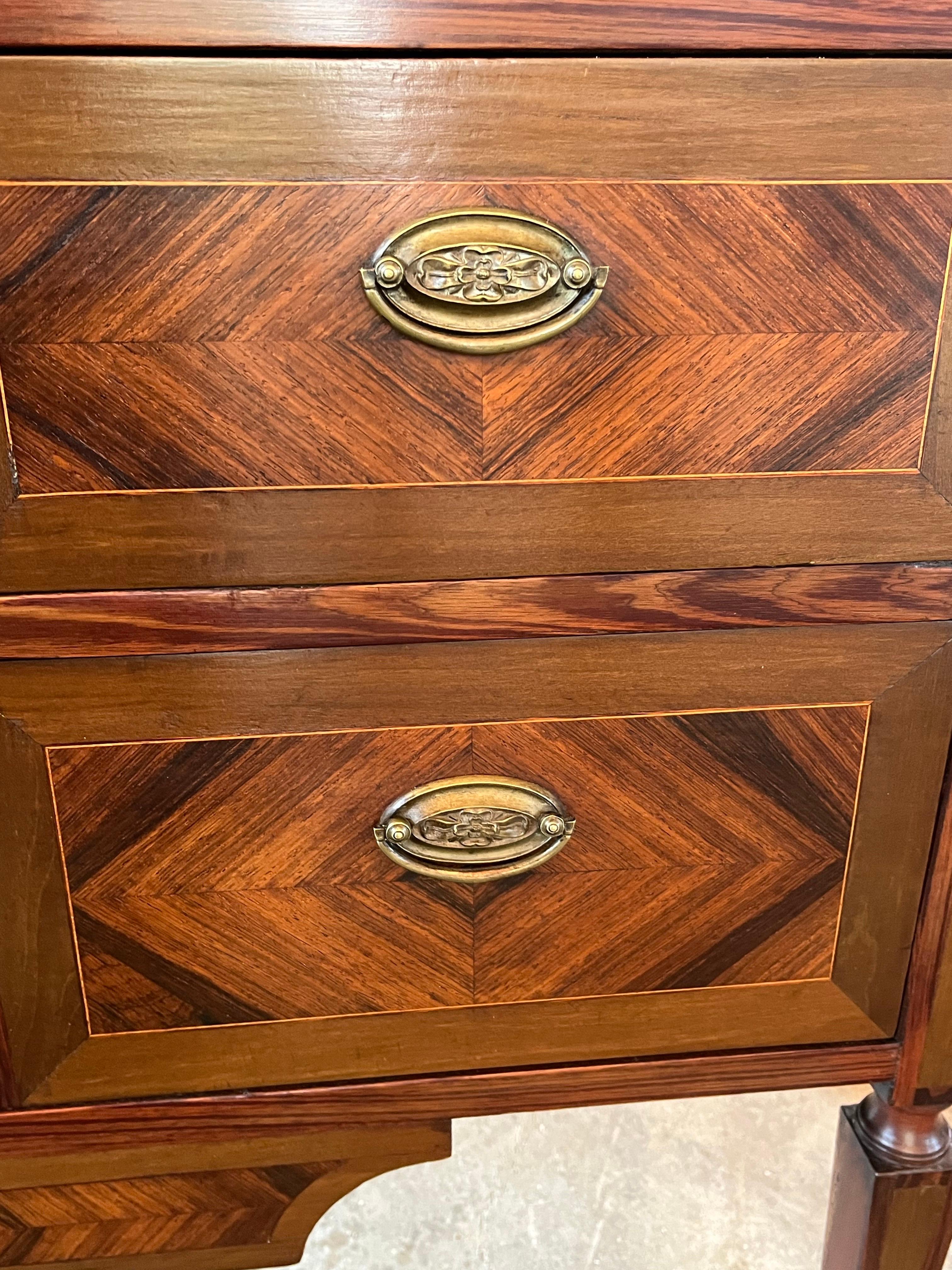 19th Century Portuguese Neoclassical Mahogany Commode With Inlay For Sale 10