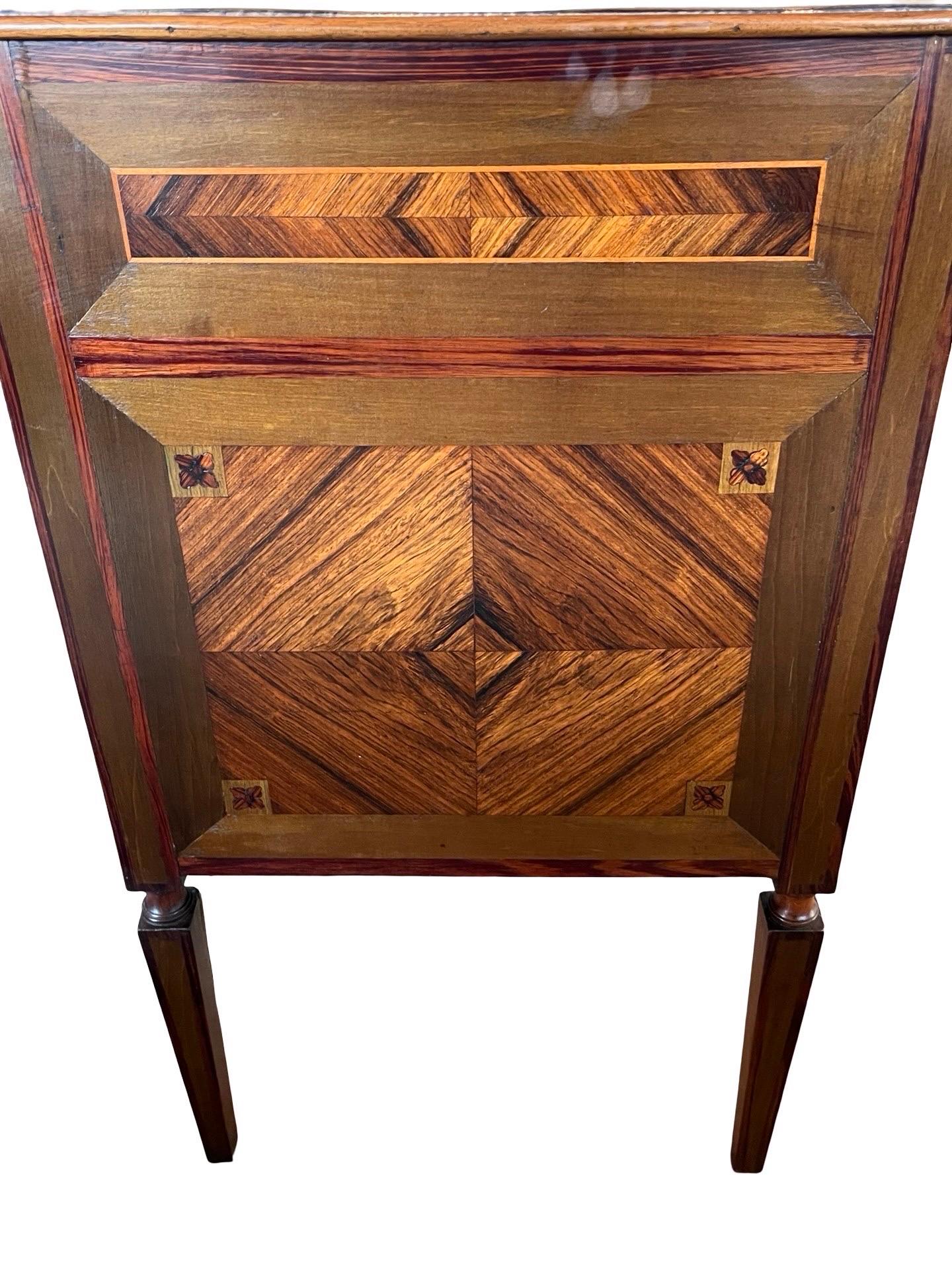 Hand-Crafted 19th Century Portuguese Neoclassical Mahogany Commode With Inlay For Sale