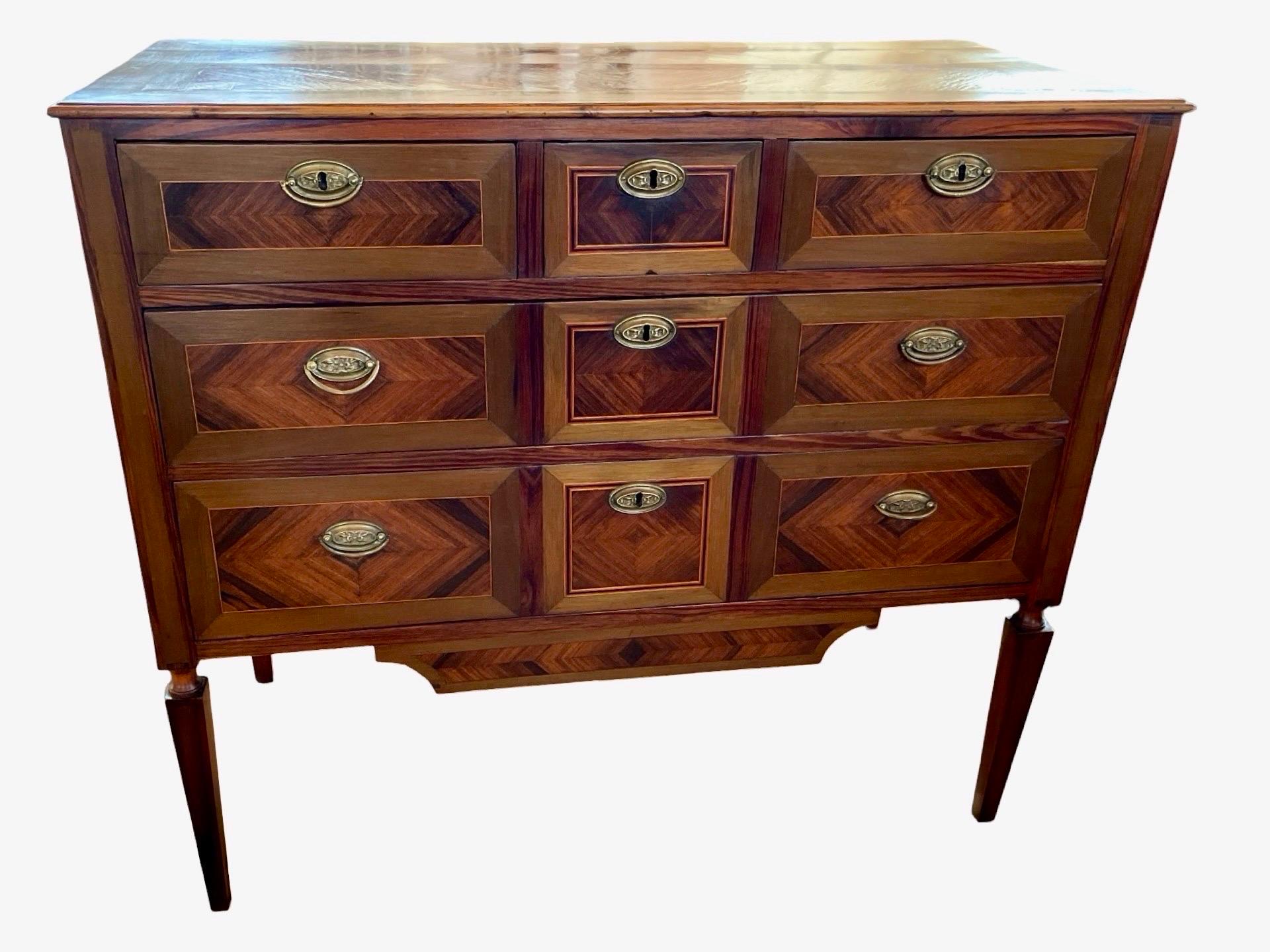19th Century Portuguese Neoclassical Mahogany Commode With Inlay For Sale 2