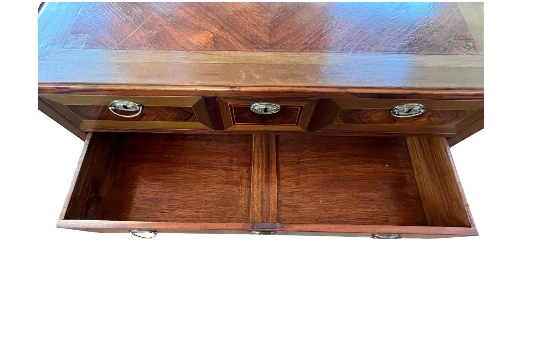 19th Century Portuguese Neoclassical Mahogany Commode With Inlay For Sale 3