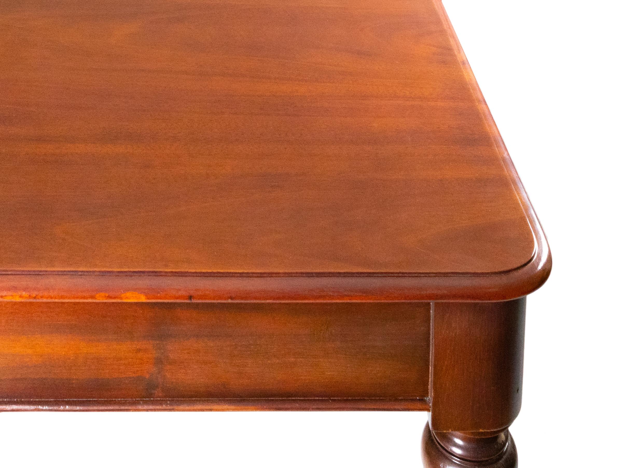 20th Century 19th Century Portuguese Mahogany Dining Table For Sale