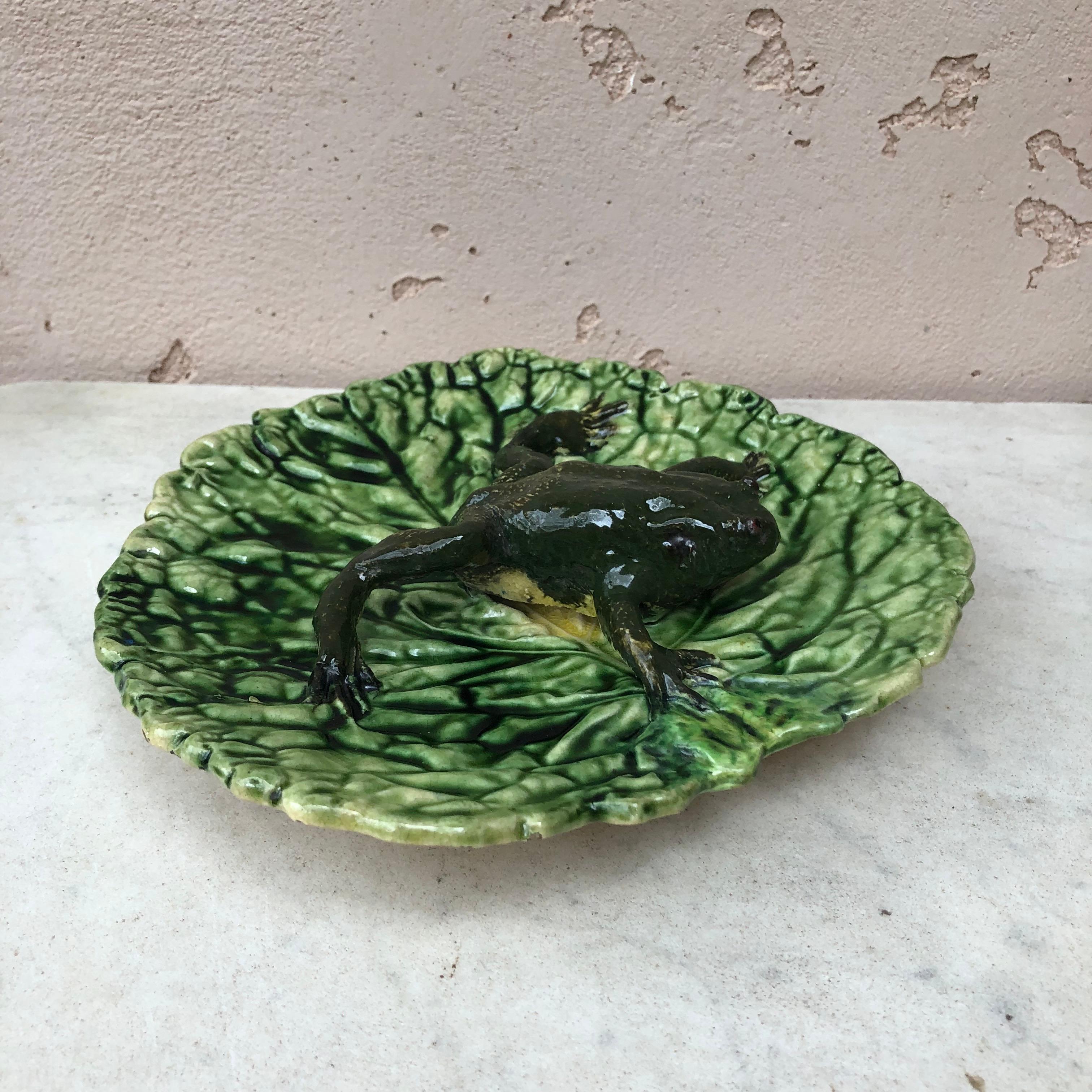 19th Century Portuguese Majolica Palissy Wall Platter with Frog In Good Condition In Austin, TX