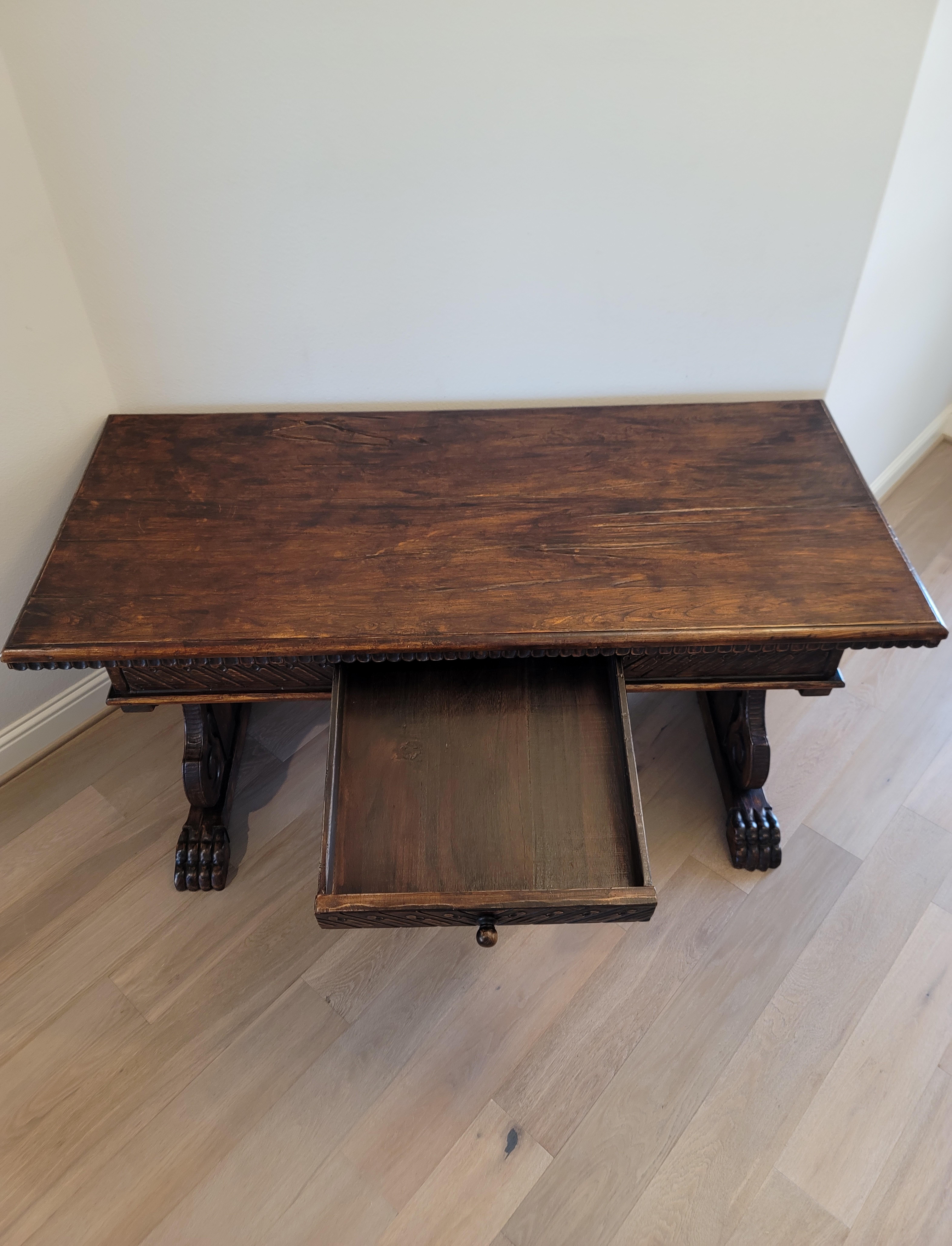 Noyer Table à tréteaux portugaise de style néo-renaissance du 19ème siècle en vente