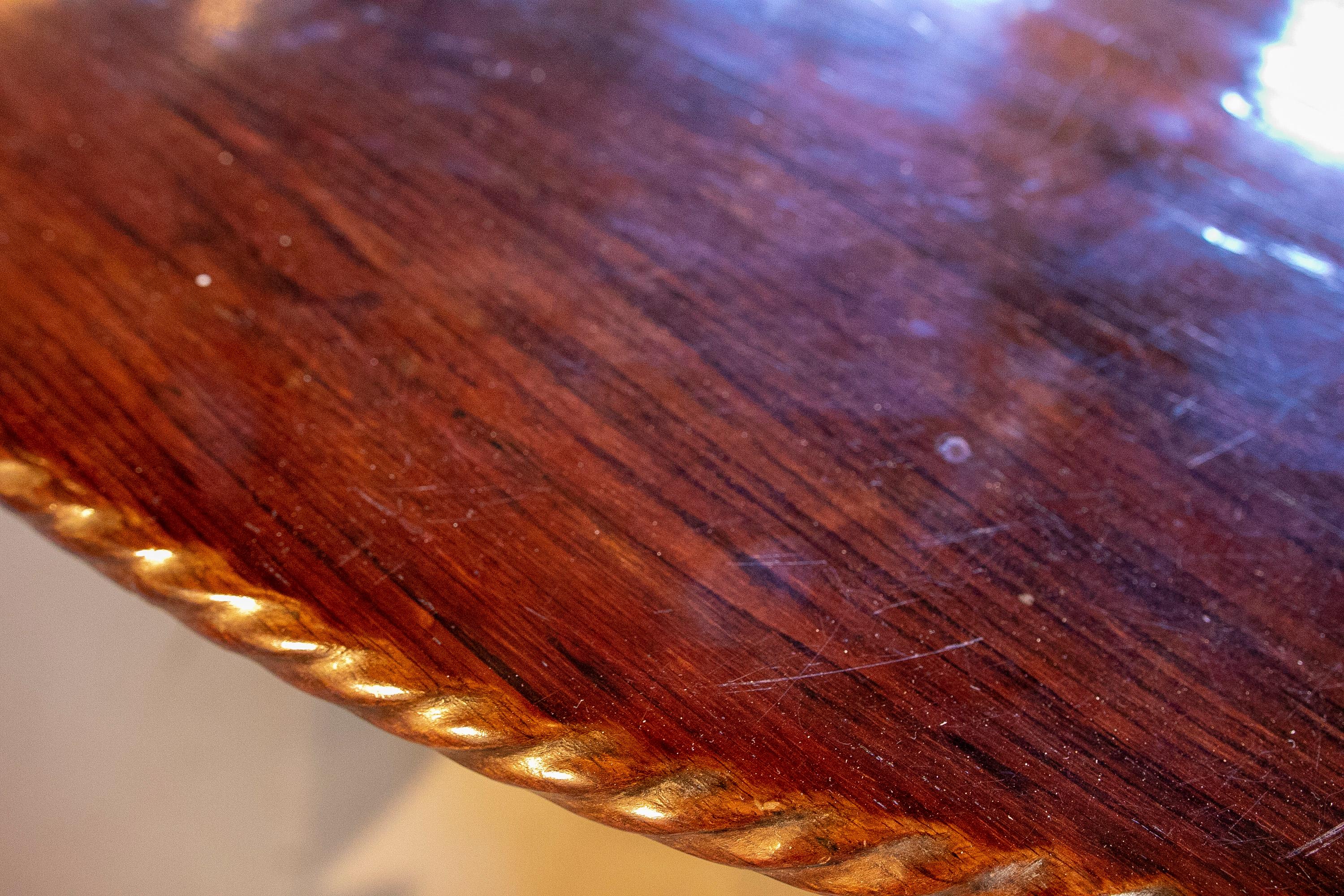 19th Century Portuguese Rosewood Table with Oval Top and Leg in the Middle For Sale 8
