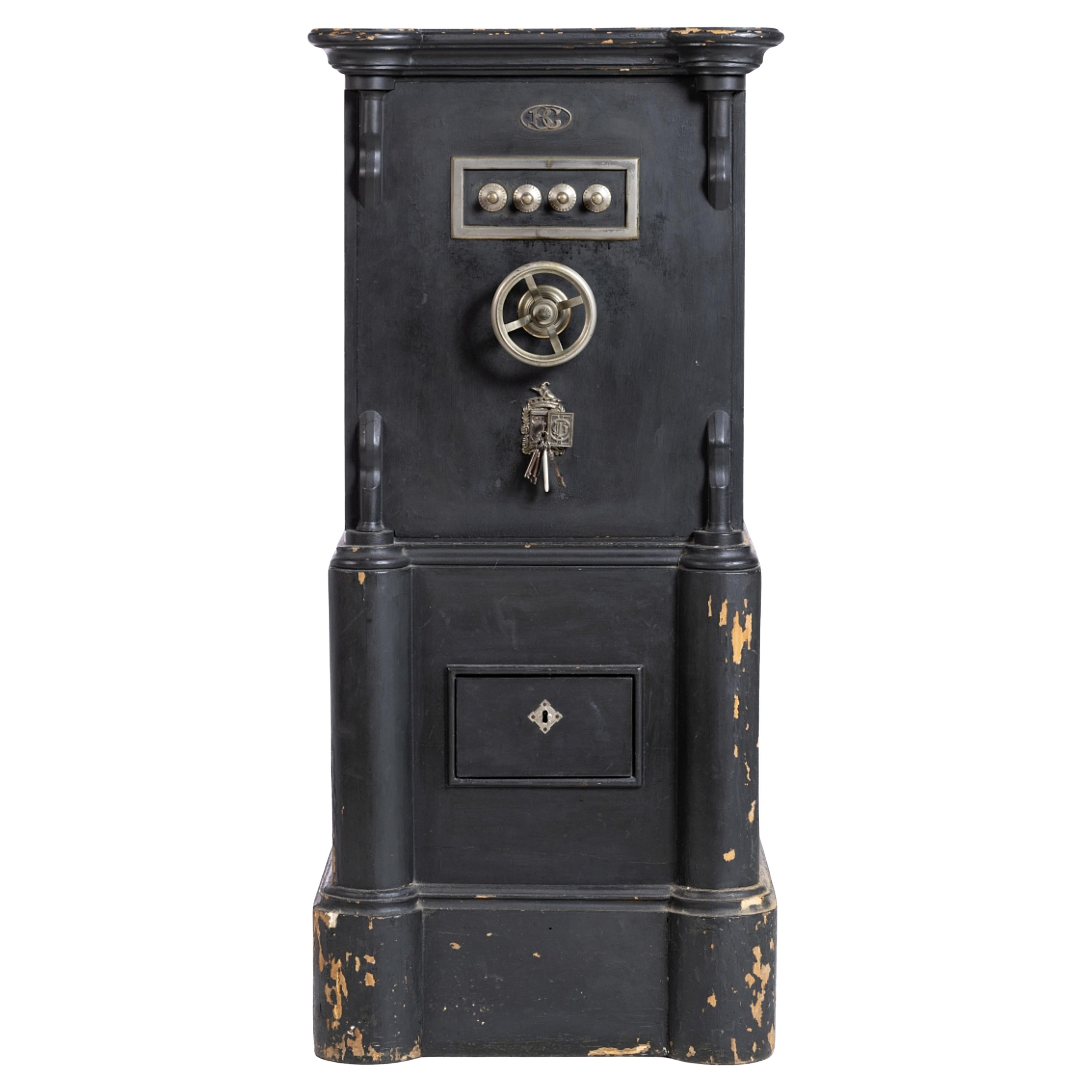 PORTUGUESE SAFE mit Schlüsseln aus dem 19. Jahrhundert