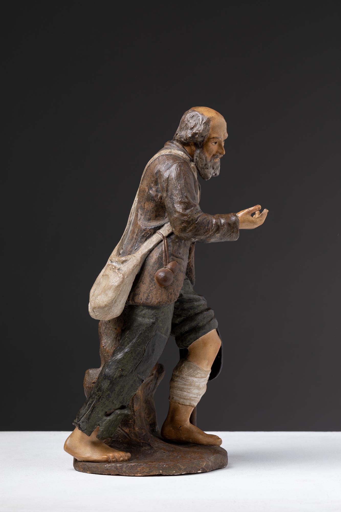 Portoghese Scultura portoghese in terracotta del XIX secolo raffigurante un mendicante in vendita
