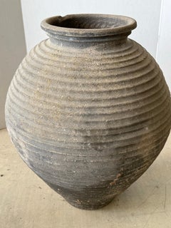 Vaso nero in terracotta opaca tornita, portoghese del XIX secolo
