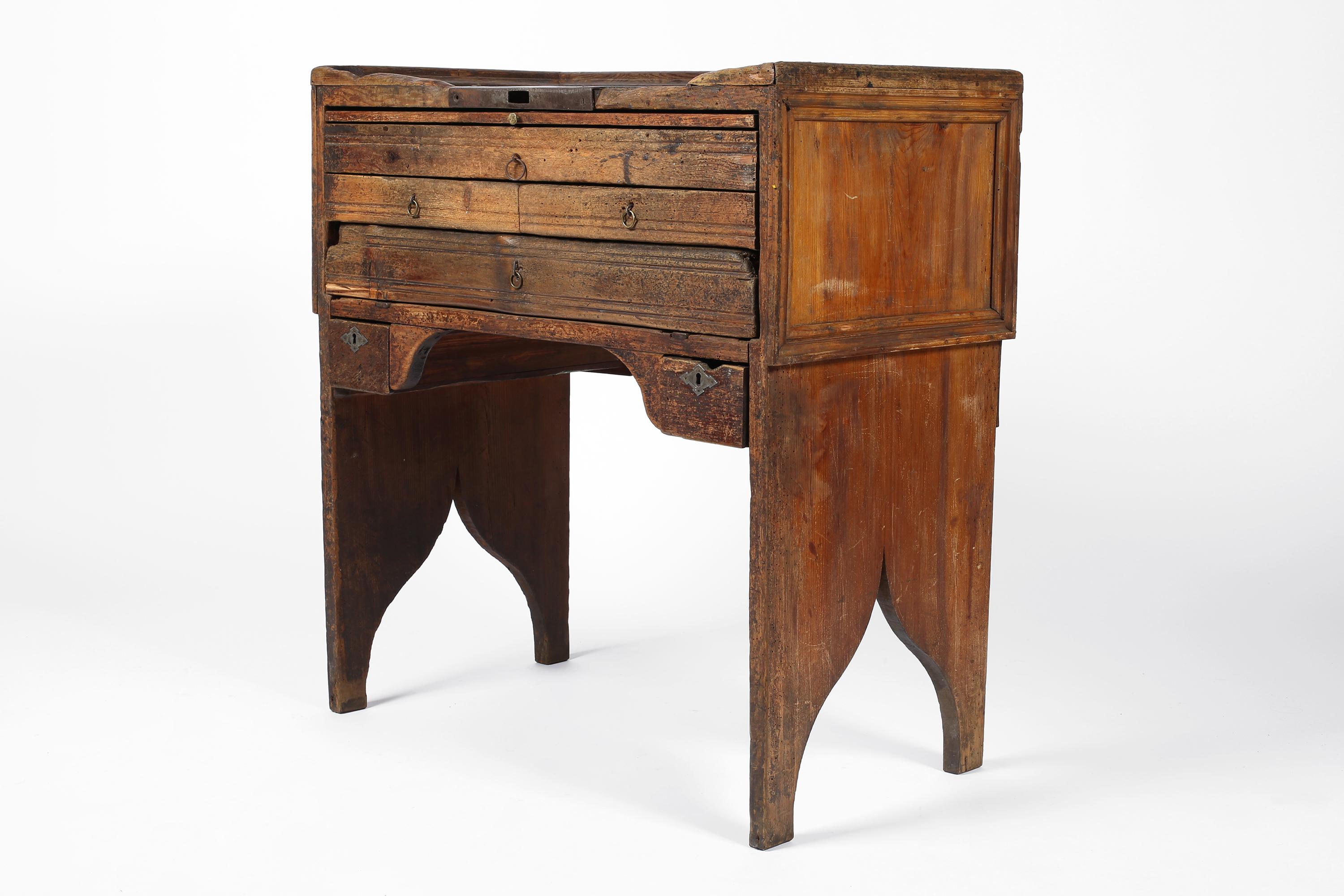 A charming and original 19th century goldsmiths workbench, solidly constructed in heavily patinated pitch pine timber. Featuring an inset ironwork hammering plate and a gallery top, with multiple drawers - one of which is metal-lined. Portuguese, c.