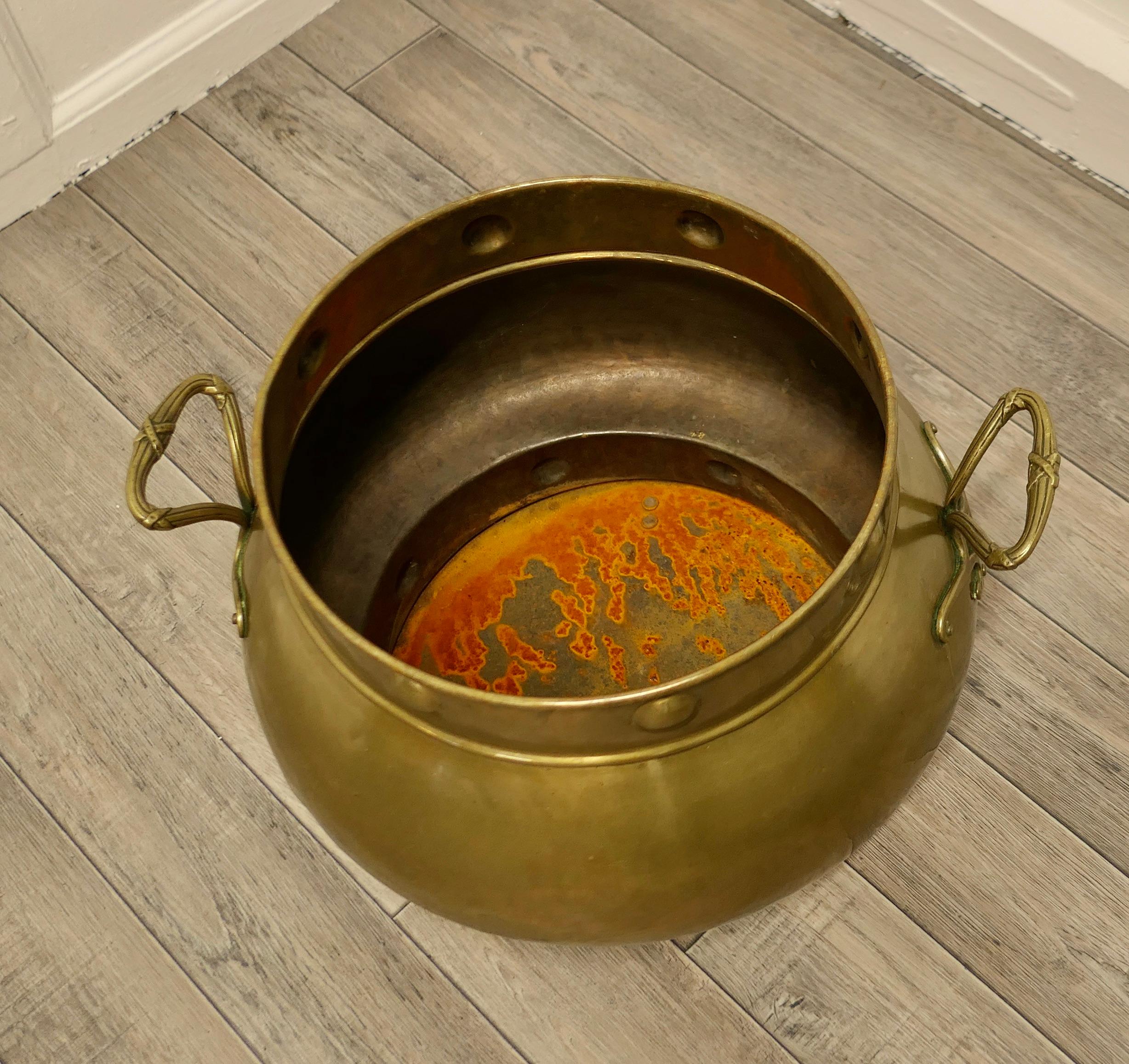 Arts and Crafts 19th Century Pot Belly Brass Coal Bucket on Feet For Sale