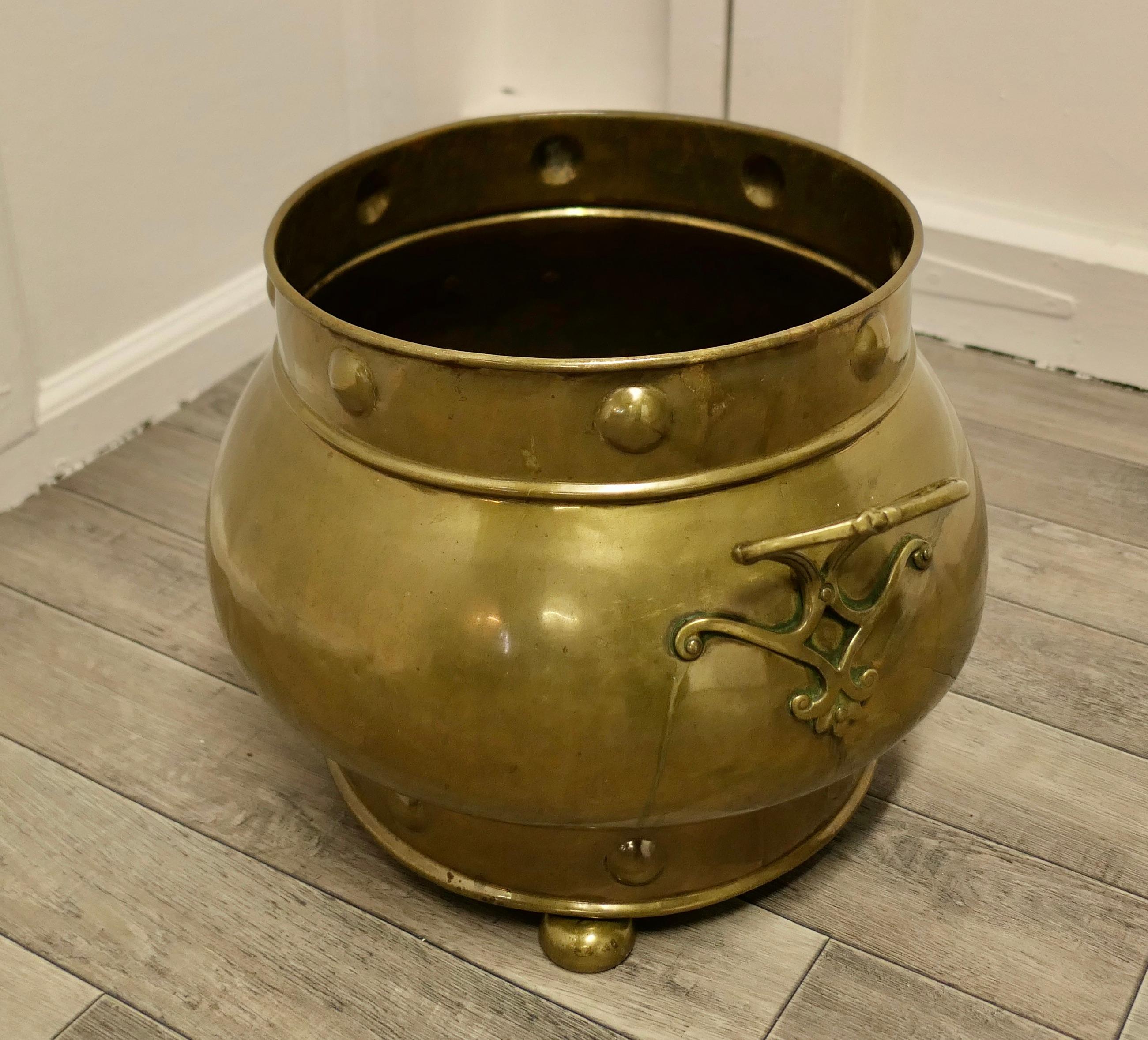 19th Century Pot Belly Brass Coal Bucket on Feet For Sale 1