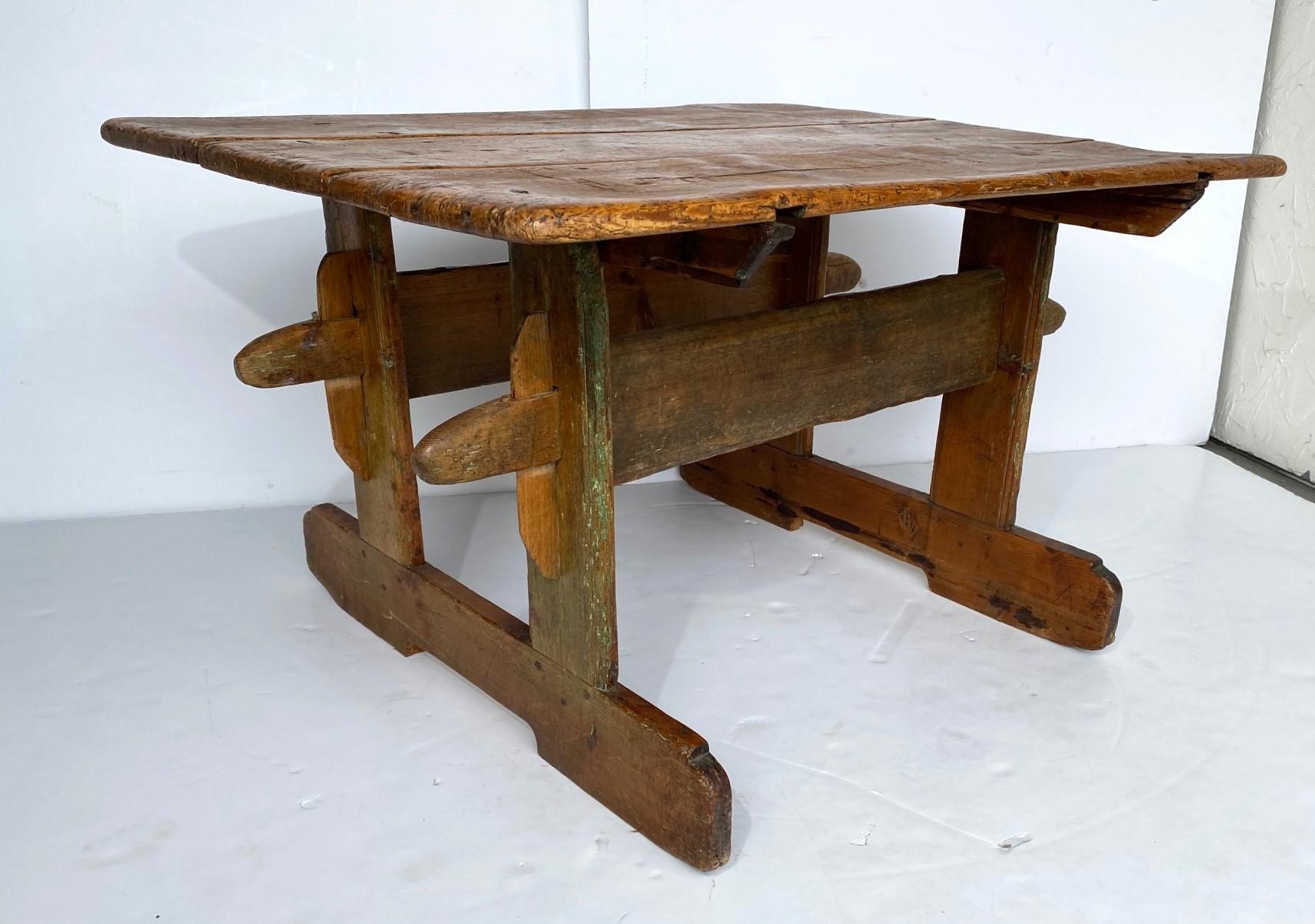 19th Century Primitive Accent  Table/ Coffee Table In Distressed Condition For Sale In Pomona, CA