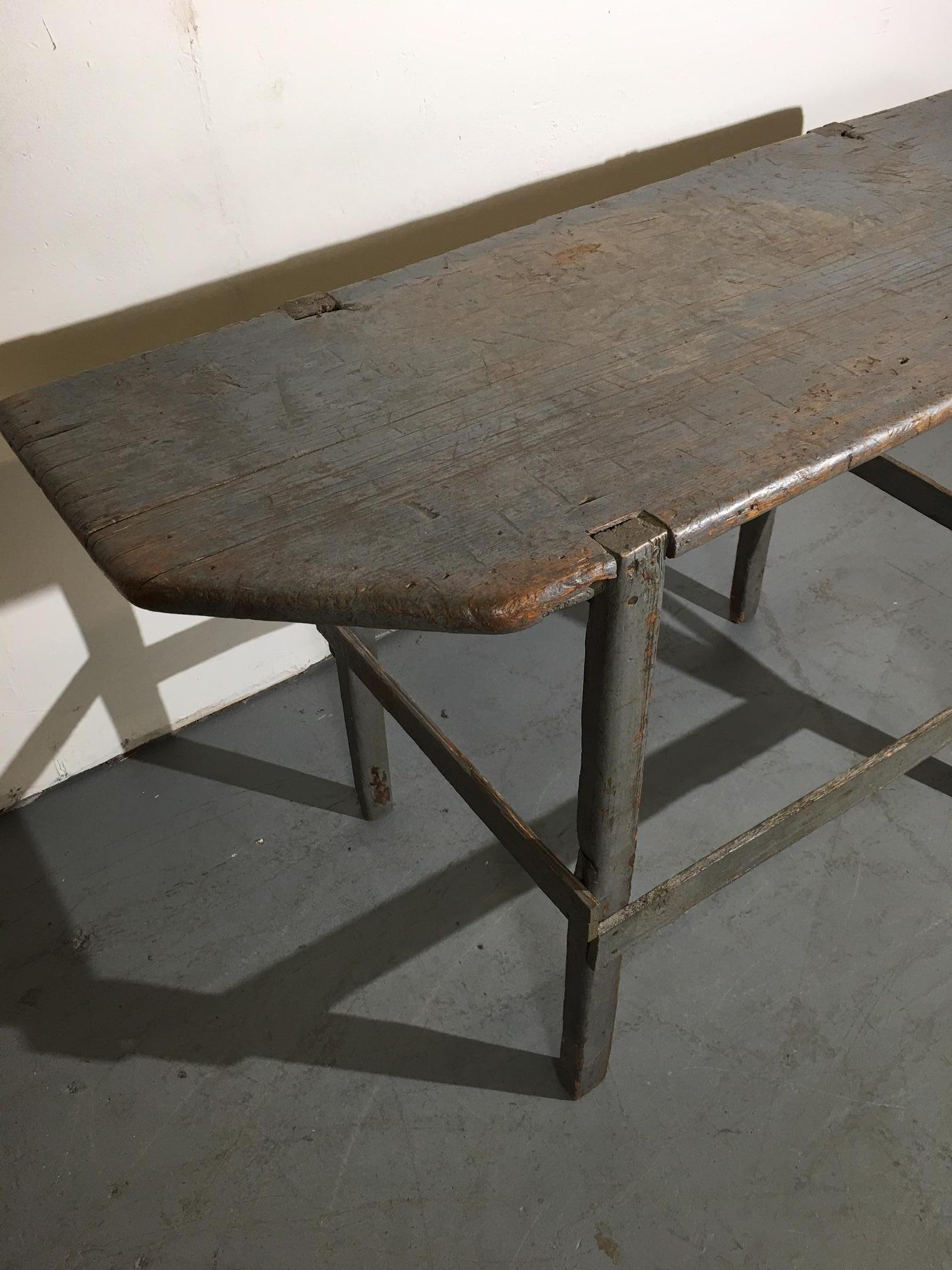 19th Century Primitive Console Table In Distressed Condition In Pomona, CA