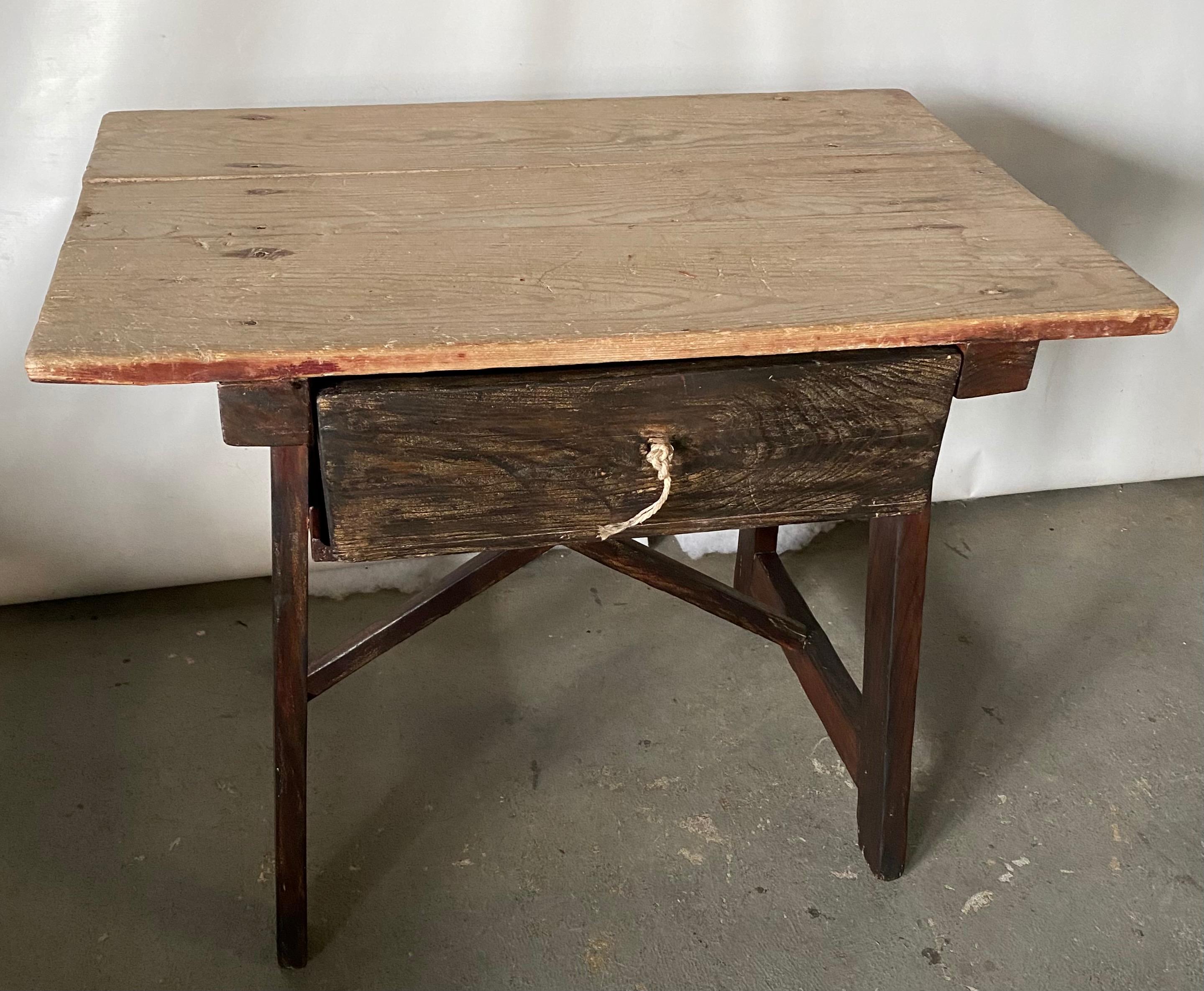 19th century rustic country single drawer side or work table. Table has wonderful aged patina. It can be used as an end table or coffee table in a rustic decoration but also it could be the used as an accent combined with midcentury pieces in a