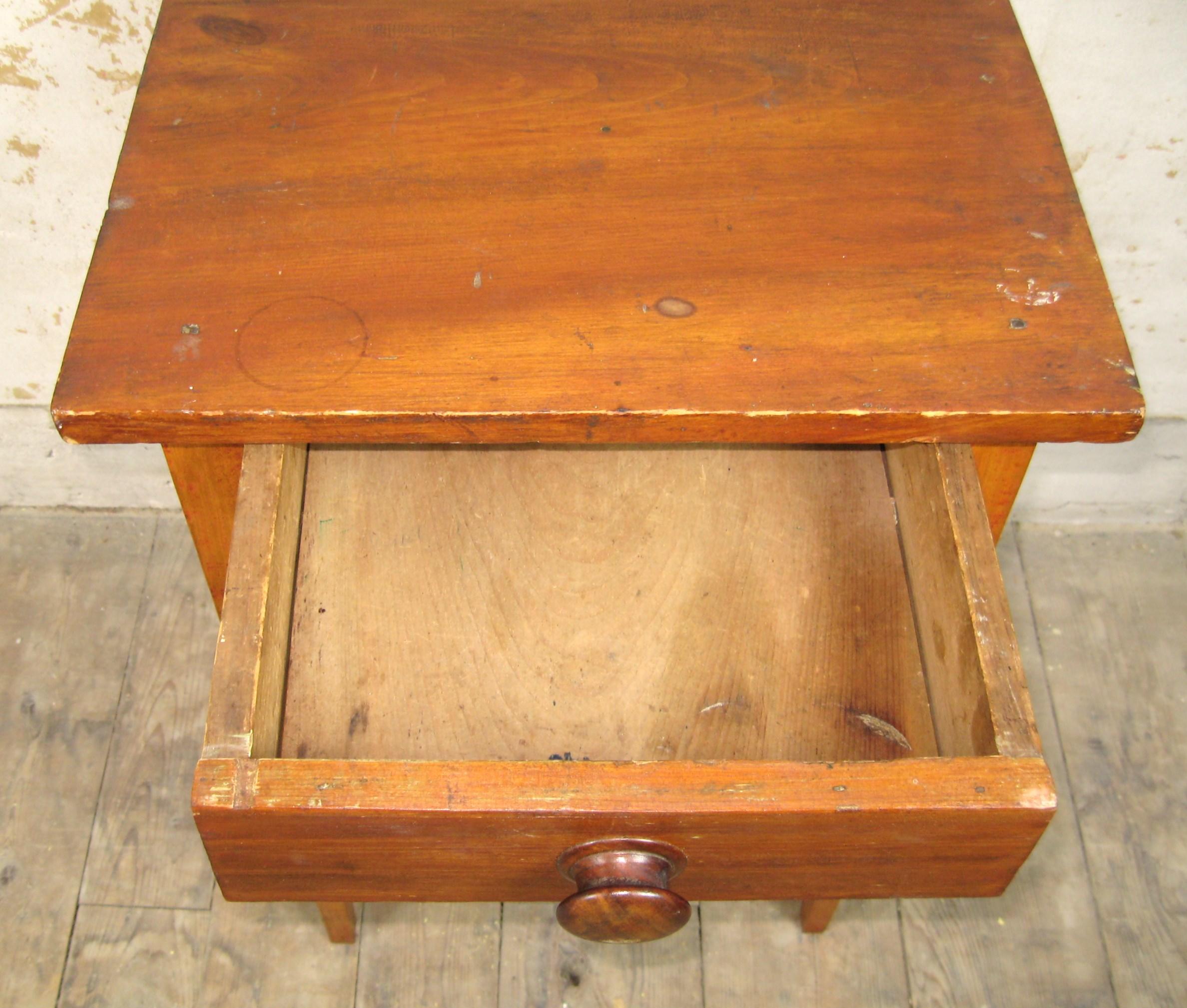 American 19th Century primitive Farm work 1 Drew table with Tapered leg For Sale