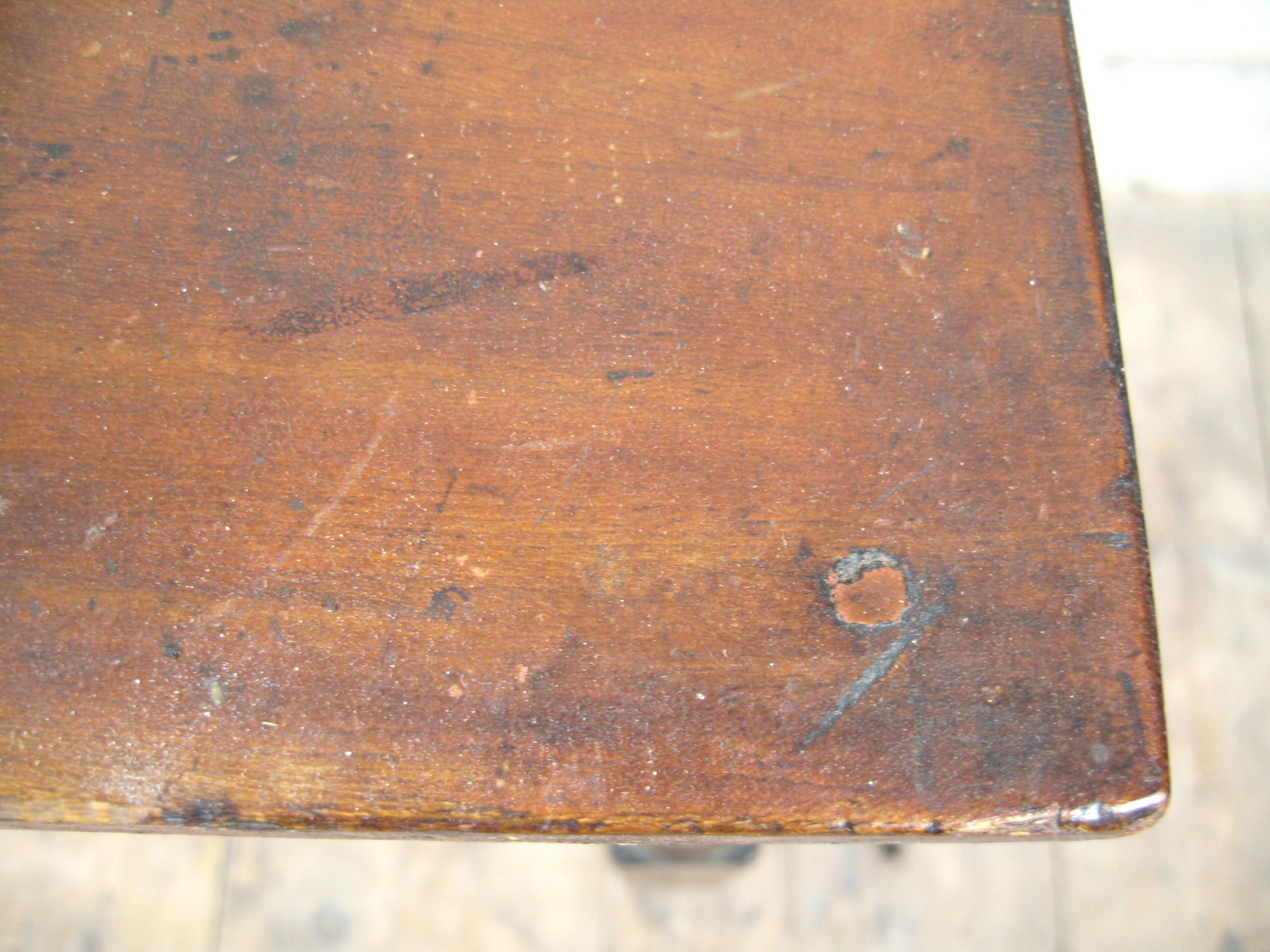 Table de travail primitive de ferme du 19e siècle avec pied new-yorkais en vente 1