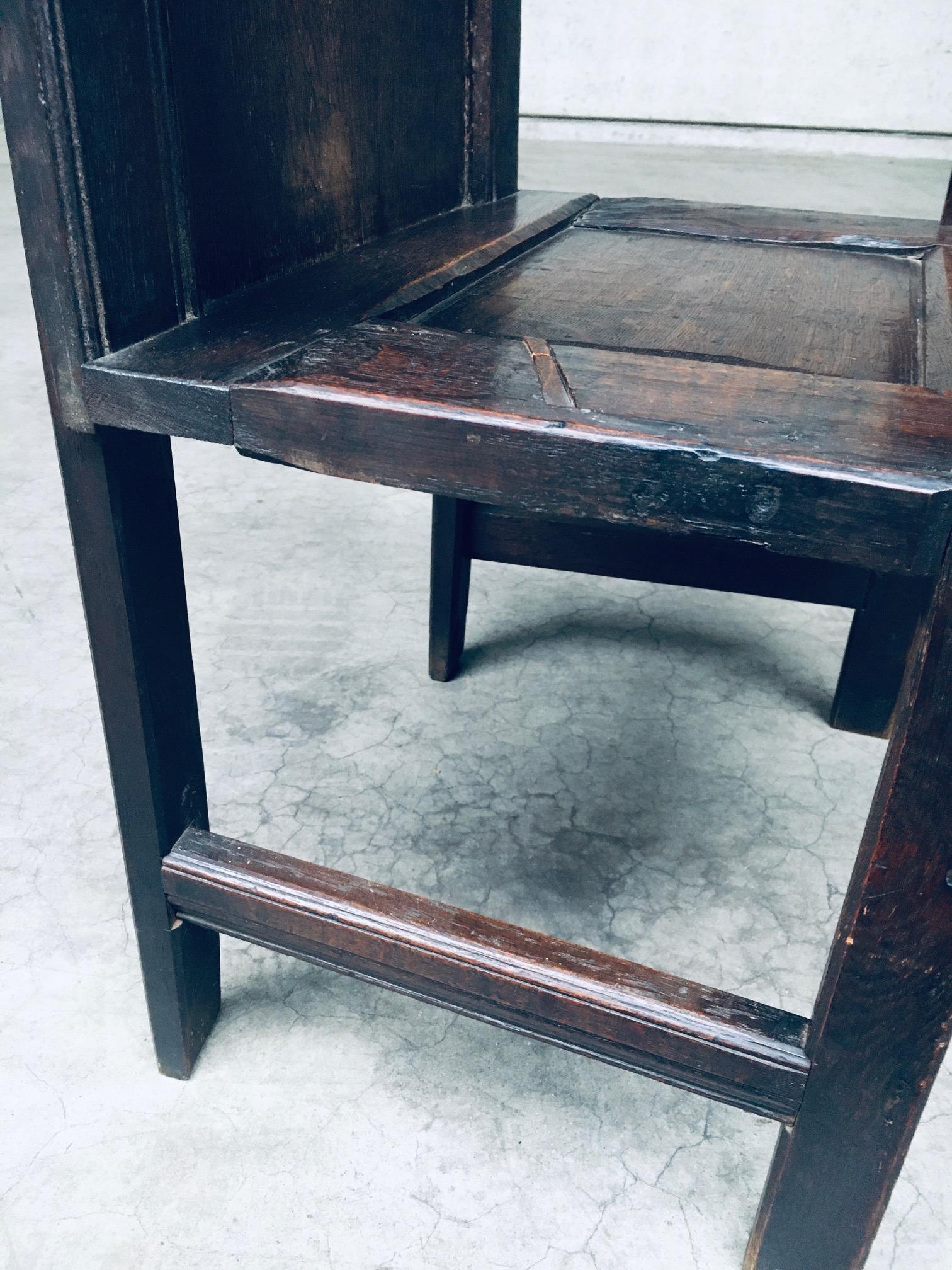 Chaise à accoudoirs du 19e siècle, art populaire primitif, faite à la main en vente 9