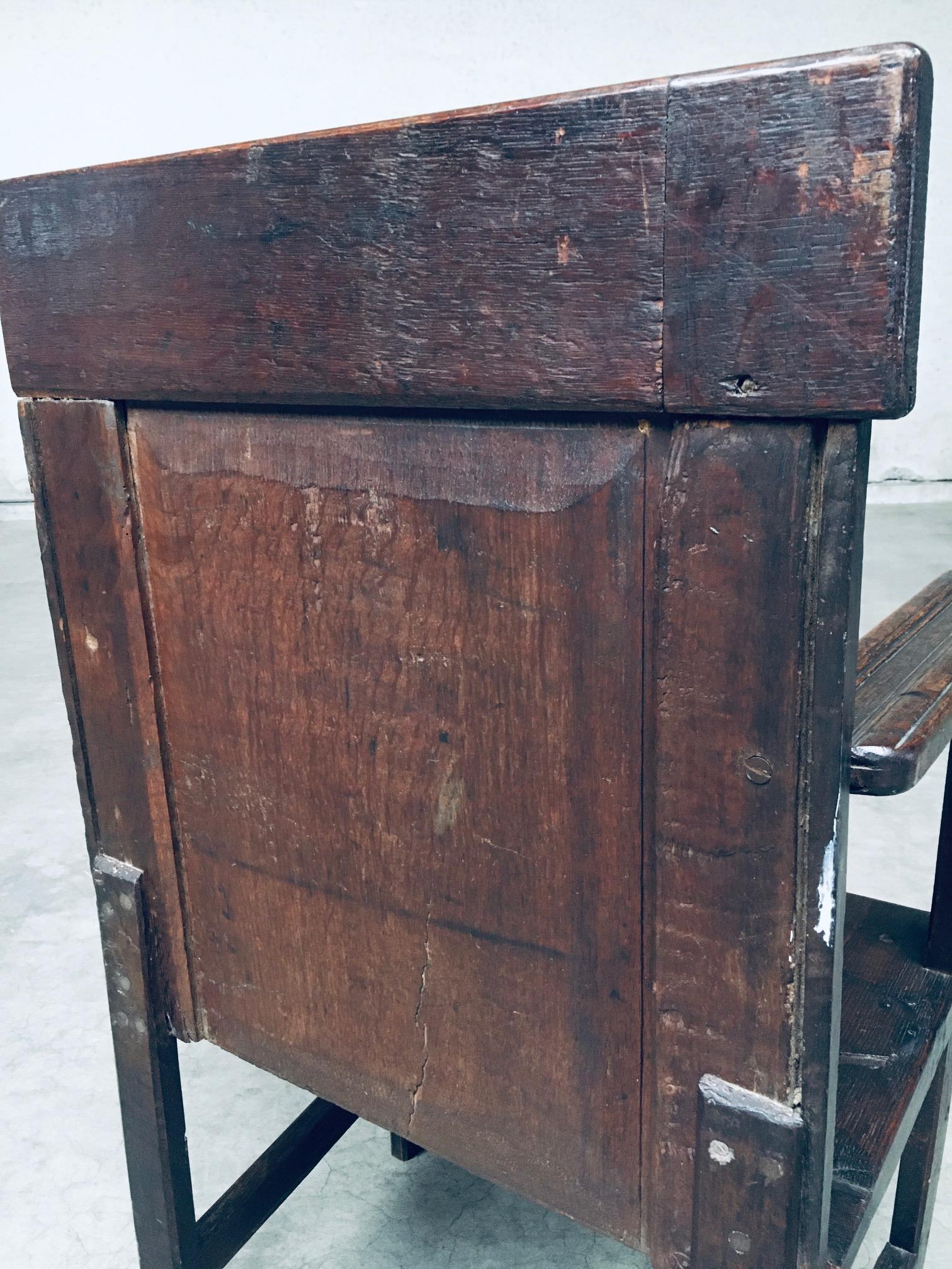 Chaise à accoudoirs du 19e siècle, art populaire primitif, faite à la main en vente 11