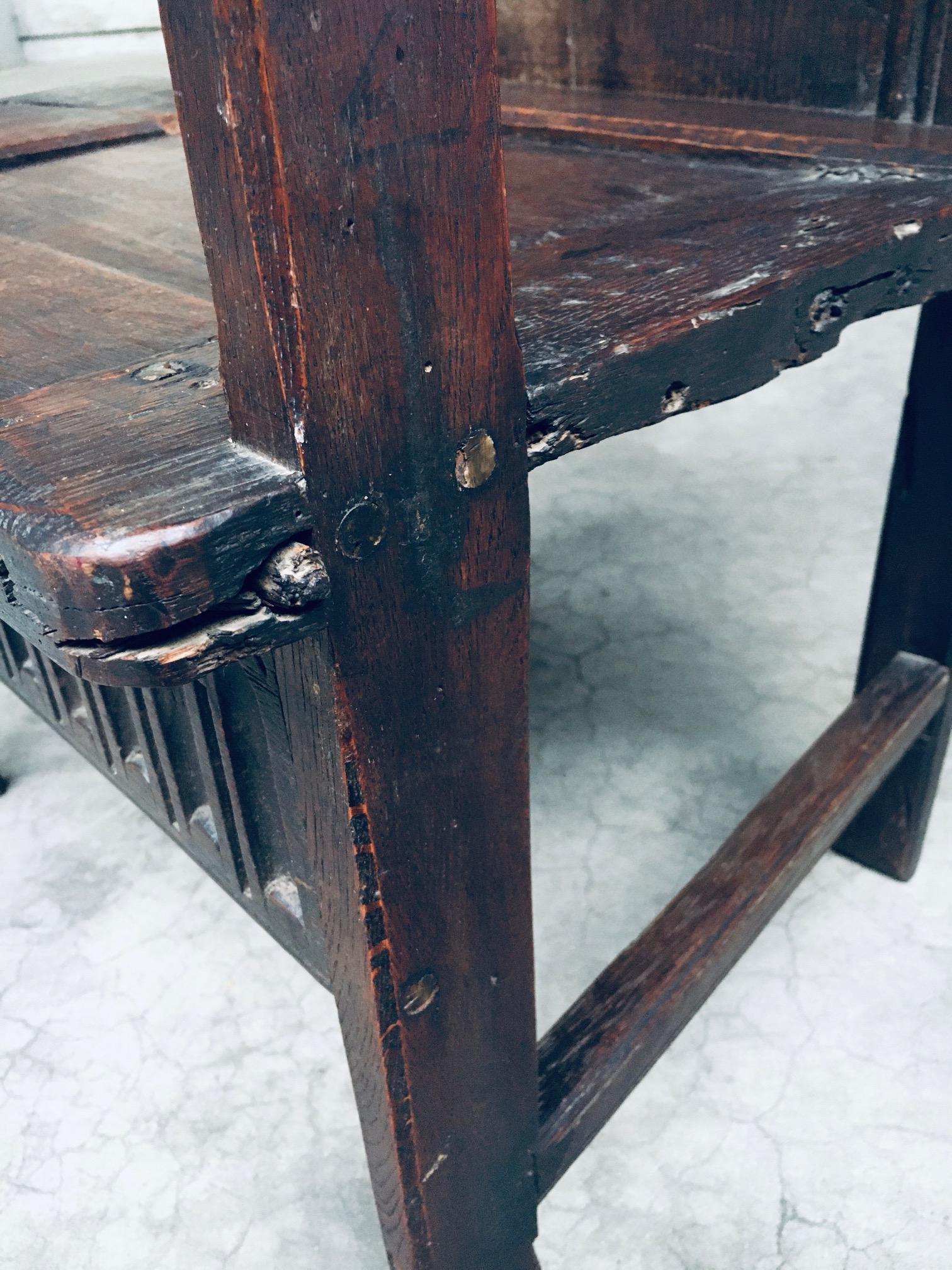 Chaise à accoudoirs du 19e siècle, art populaire primitif, faite à la main en vente 12