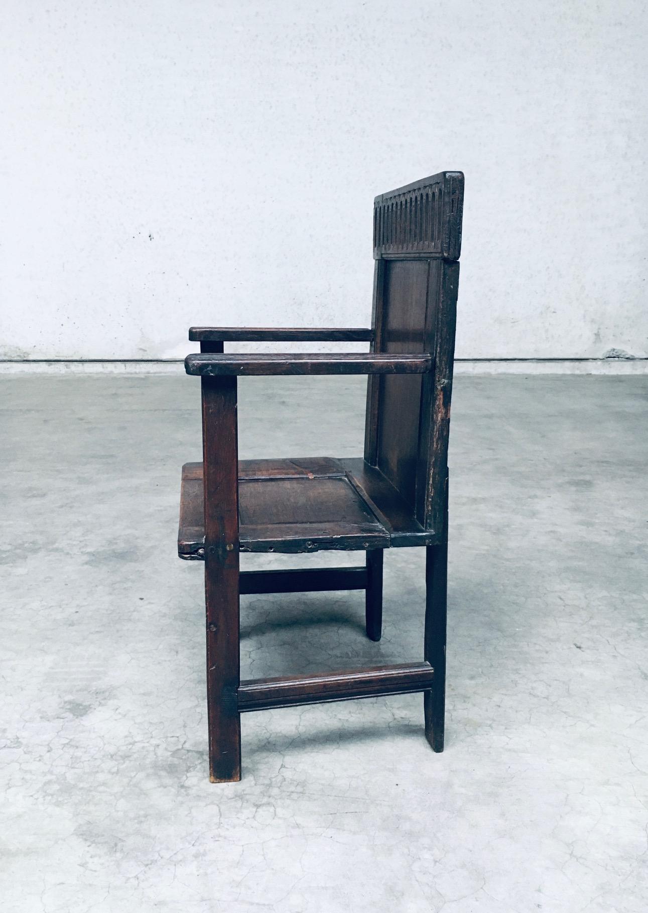 Européen Chaise à accoudoirs du 19e siècle, art populaire primitif, faite à la main en vente