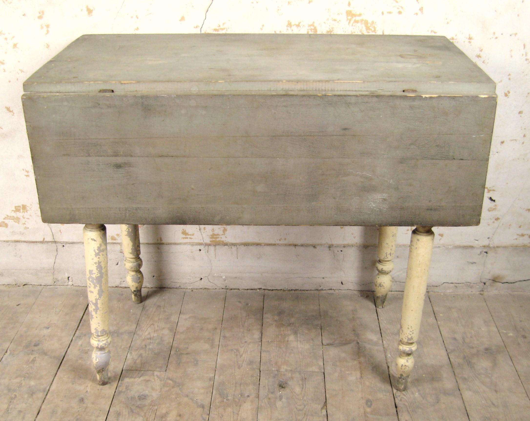 19th Century Primitive Green and Beige drop leaf Farm Table In Good Condition For Sale In Wallkill, NY