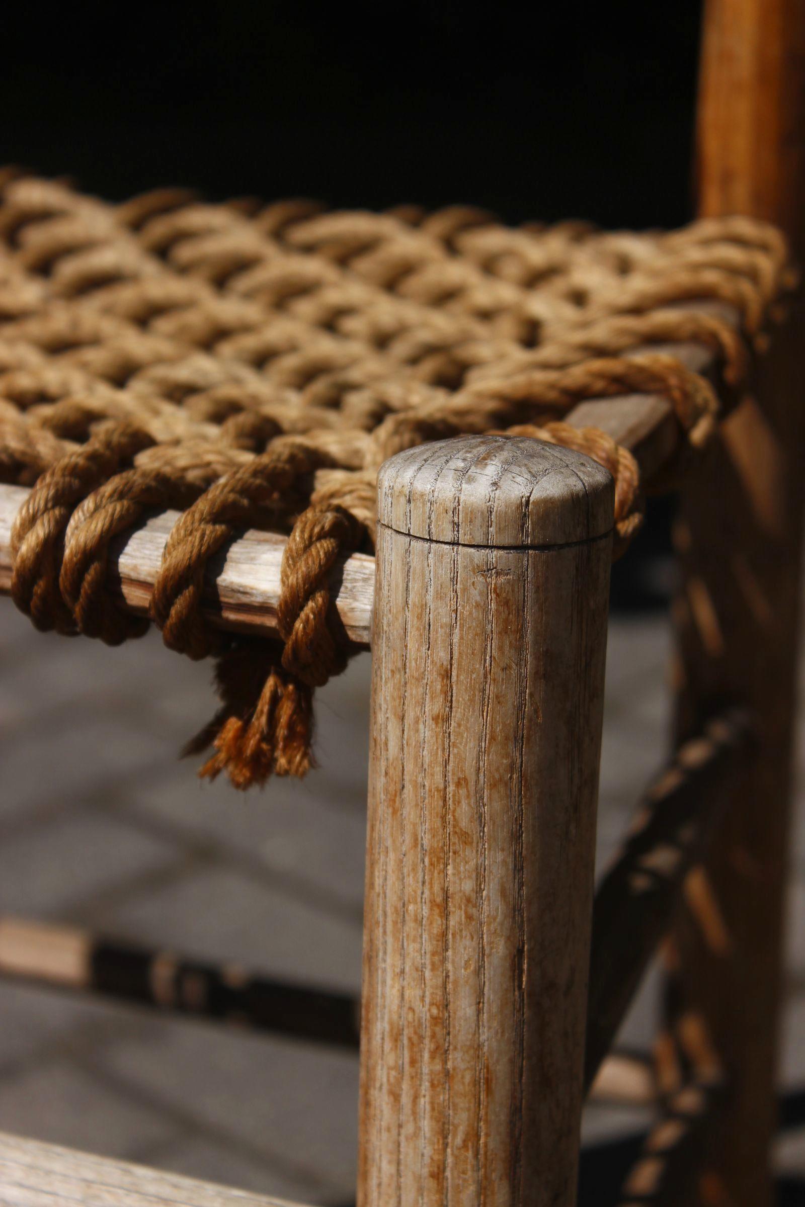 Silla de labranza Folk Art primitiva del siglo XIX con respaldo de escalera y asiento de cuerda en venta 4