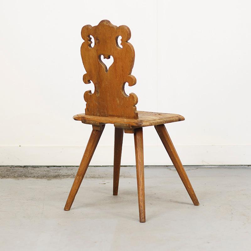 Primitiver Bergstuhl aus dem 19. (Eichenholz) im Angebot