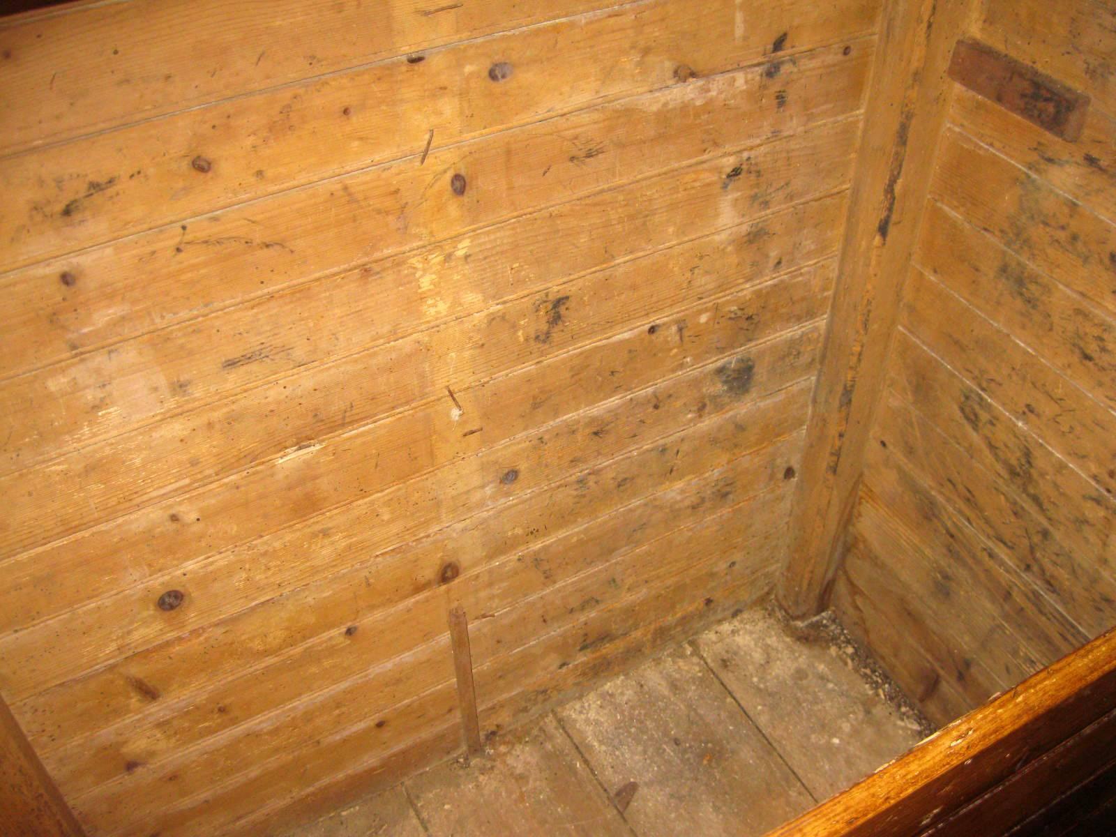 19th century Primitive Pine Slant-Top Wood Box 4