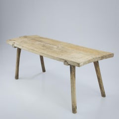 Mesa primitiva de sicomoro de un solo tablón del siglo XIX