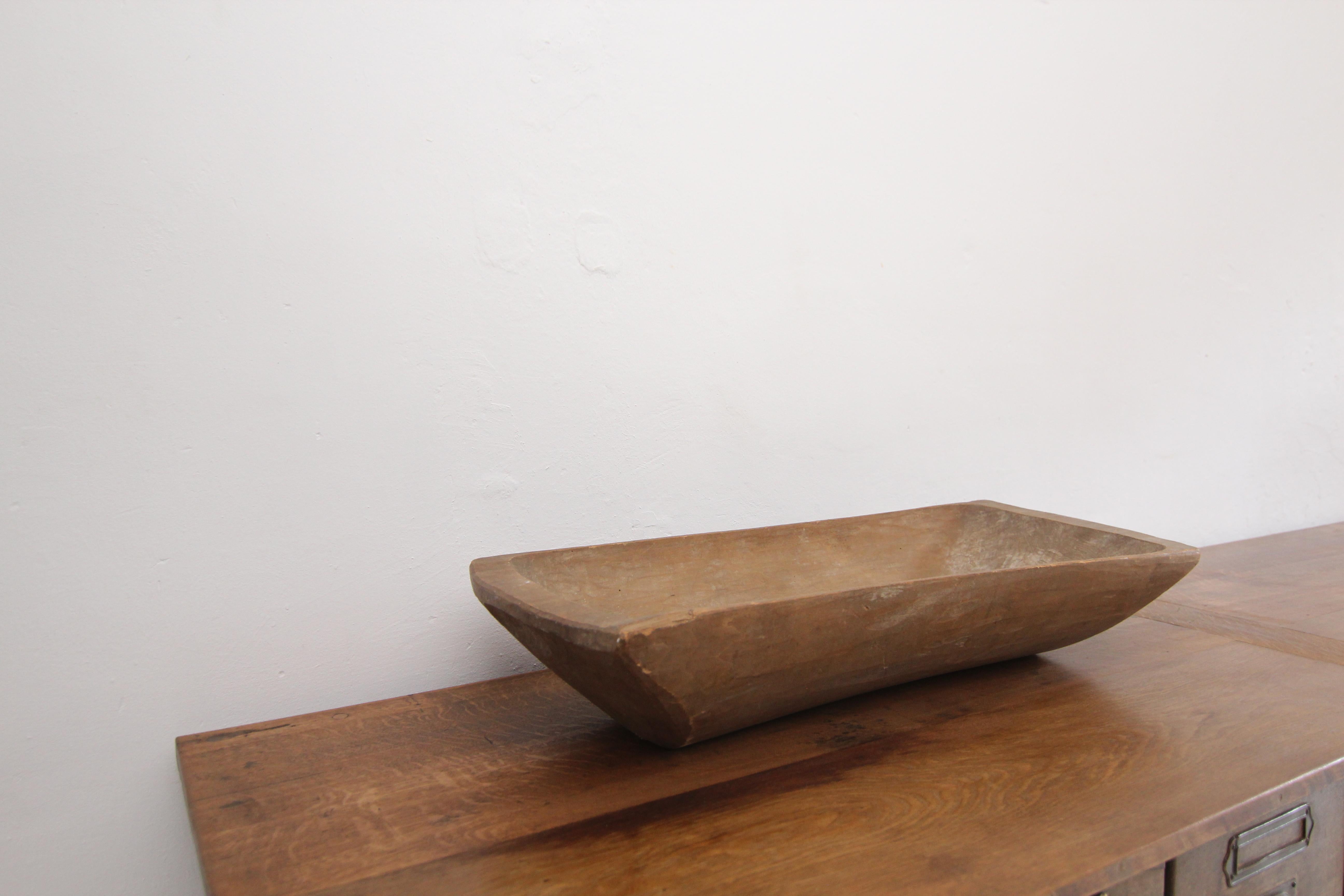 Bol à pâte Wabi Sabi primitif du 19ème siècle en bois sculpté à la main Bon état - En vente à Dusseldorf, DE