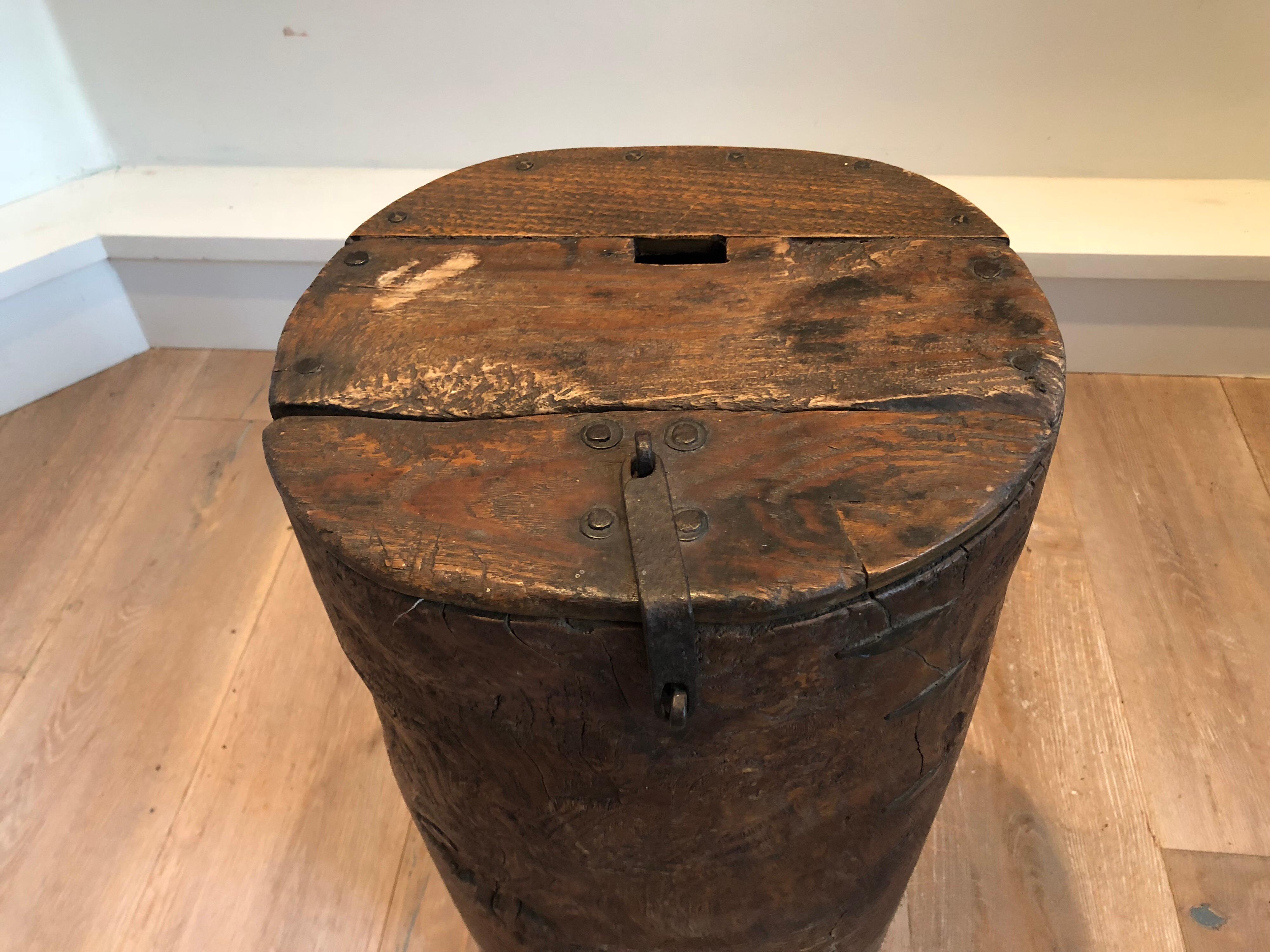 19th Century Primitive Wood Drum Table In Good Condition In Stockton, NJ