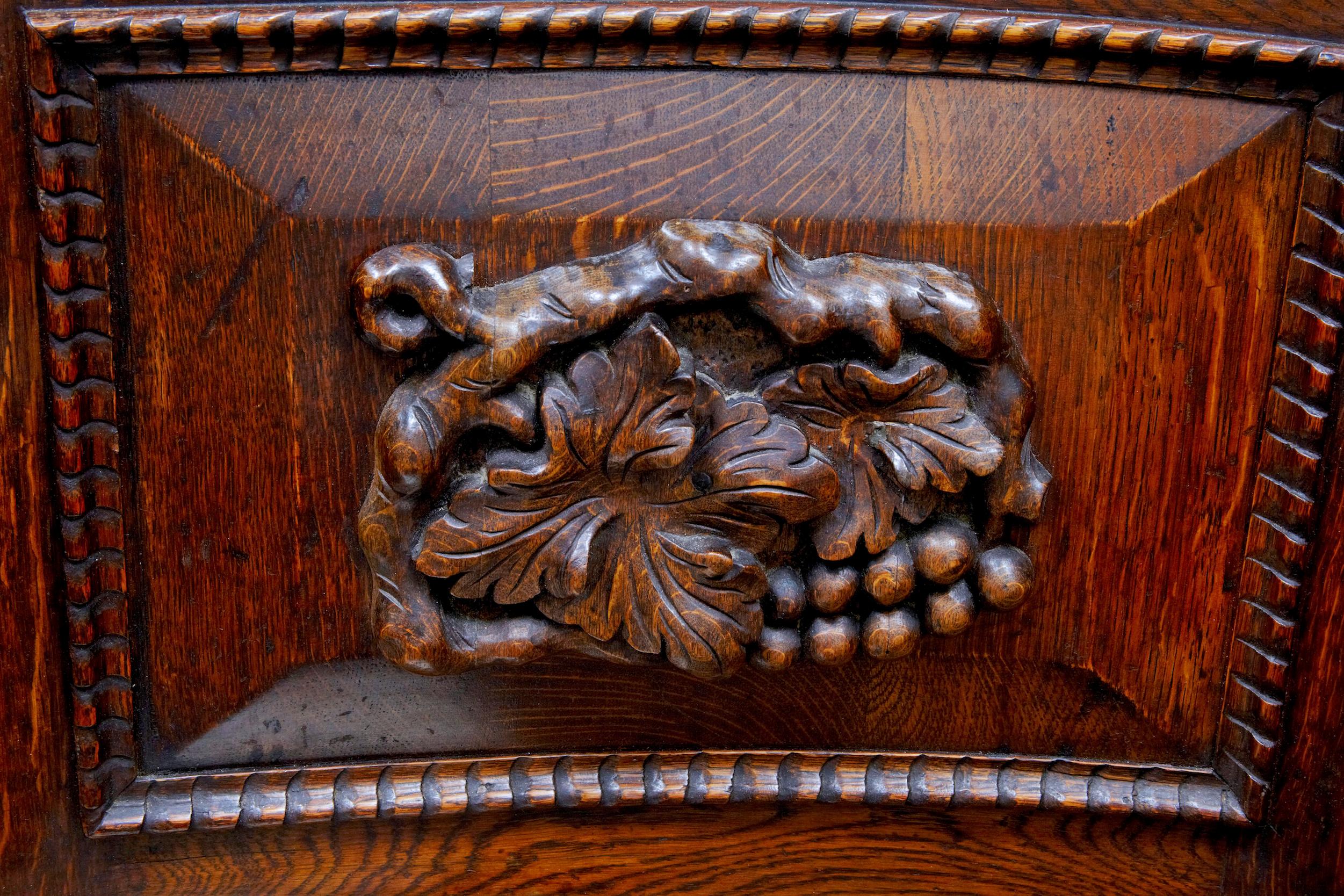 19th century profusely carved Victorian oak buffet For Sale 1