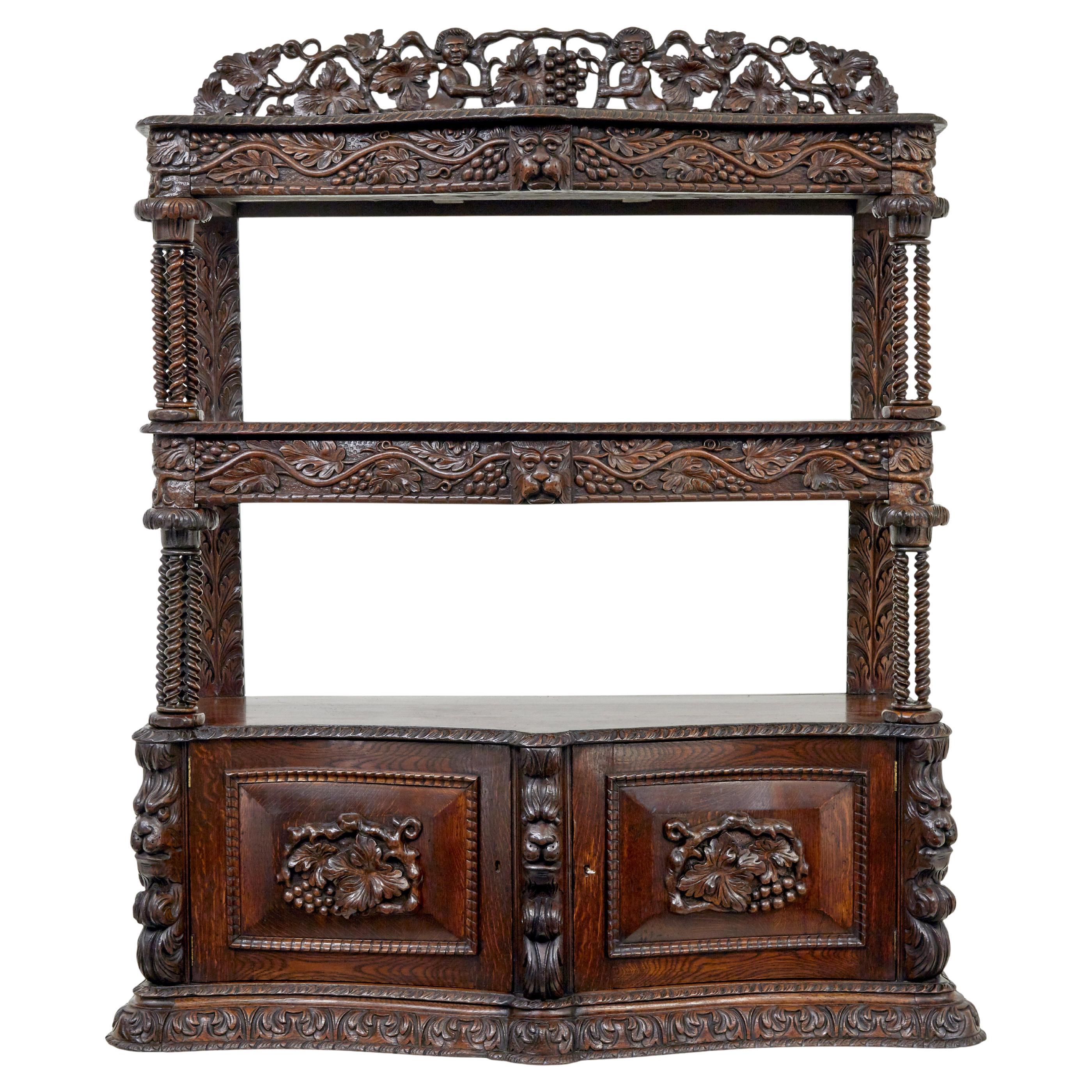 Buffet victorien en chêne du 19e siècle abondamment sculpté en vente