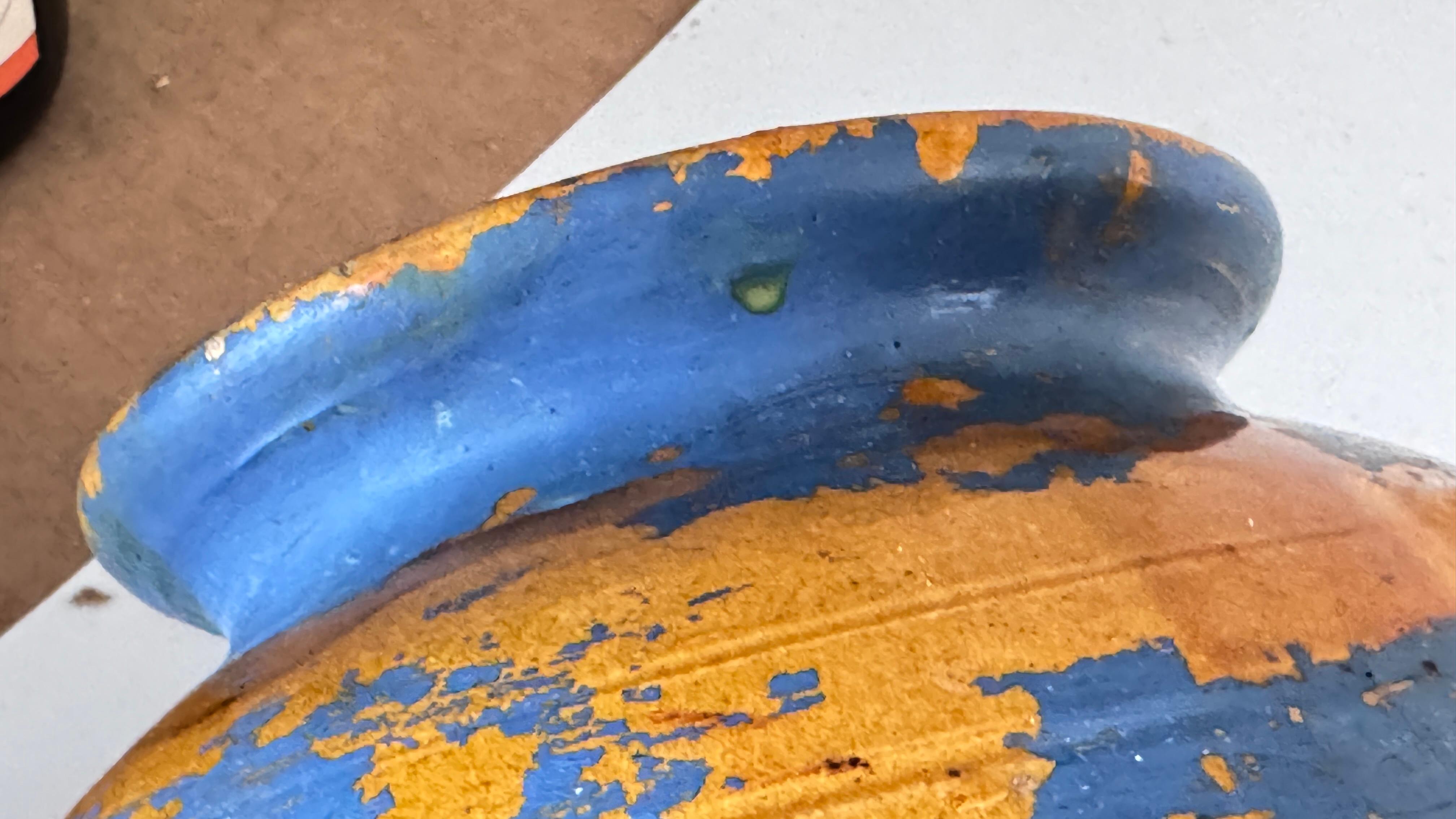 Vaso provenzale del XIX secolo - Smalto giallo e patina blu - Stile rustico francese in vendita 5