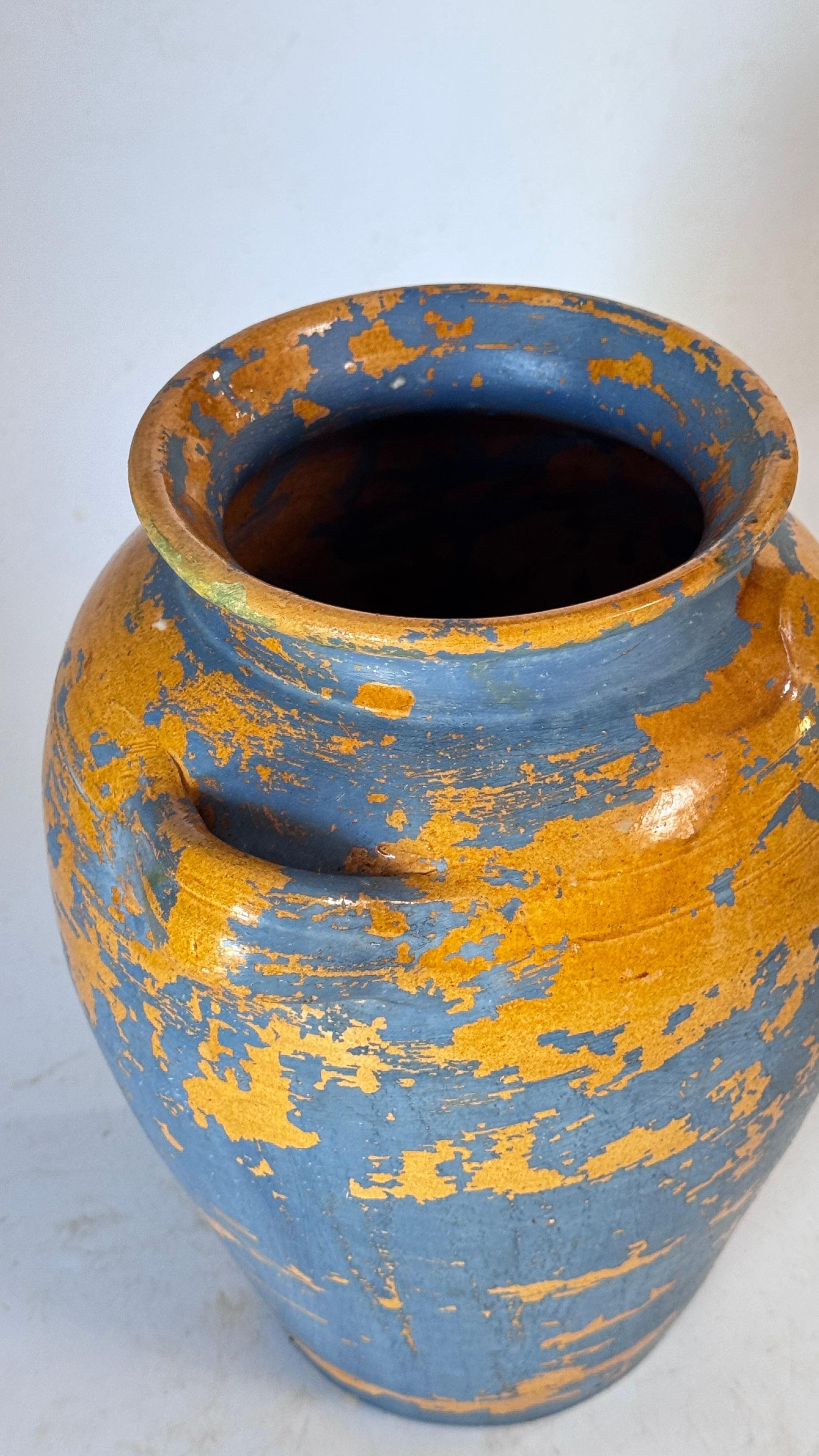 Vaso provenzale del XIX secolo - Smalto giallo e patina blu - Stile rustico francese In condizioni buone in vendita a Auribeau sur Siagne, FR