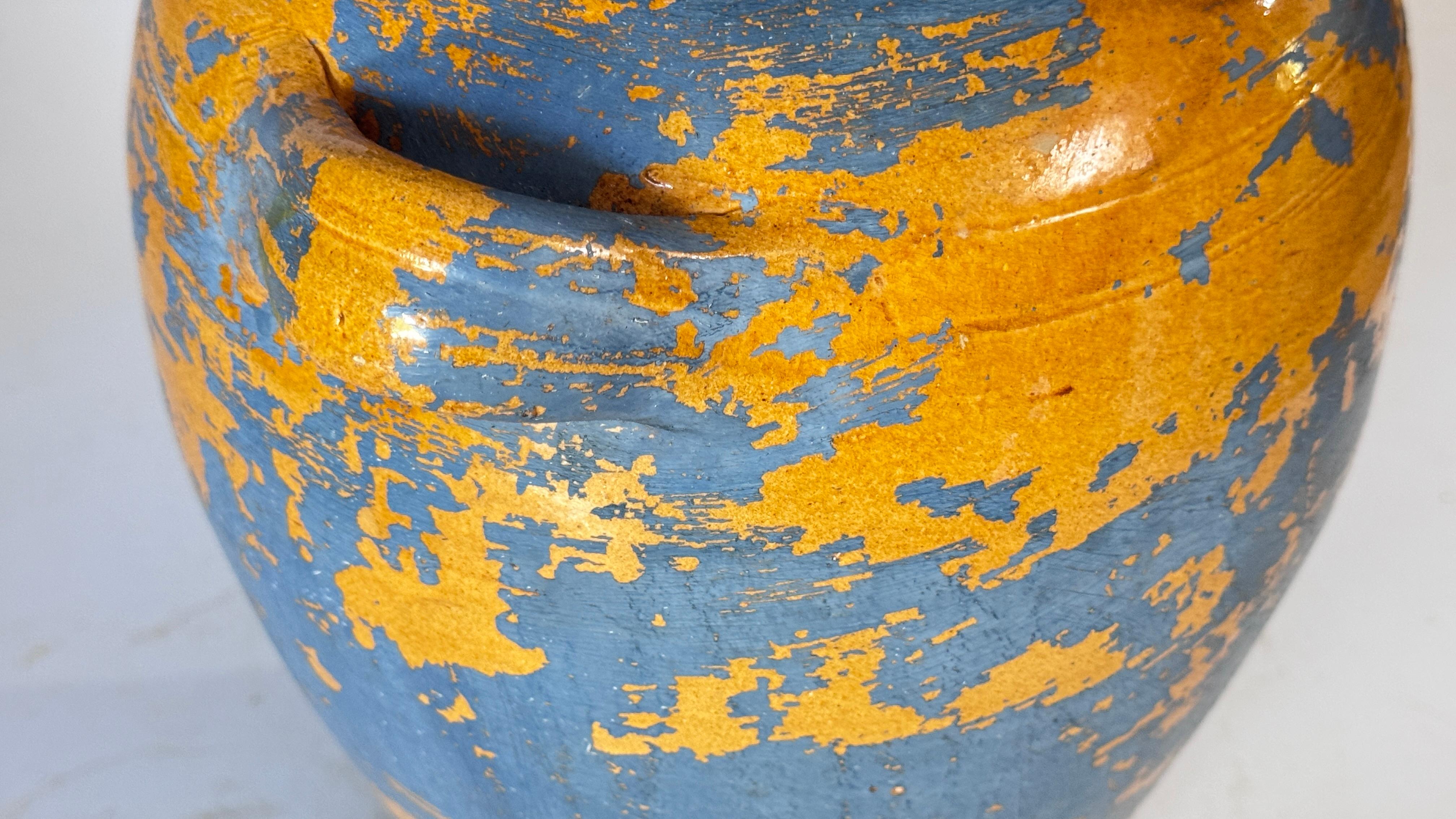 Vaso provenzale del XIX secolo - Smalto giallo e patina blu - Stile rustico francese in vendita 1