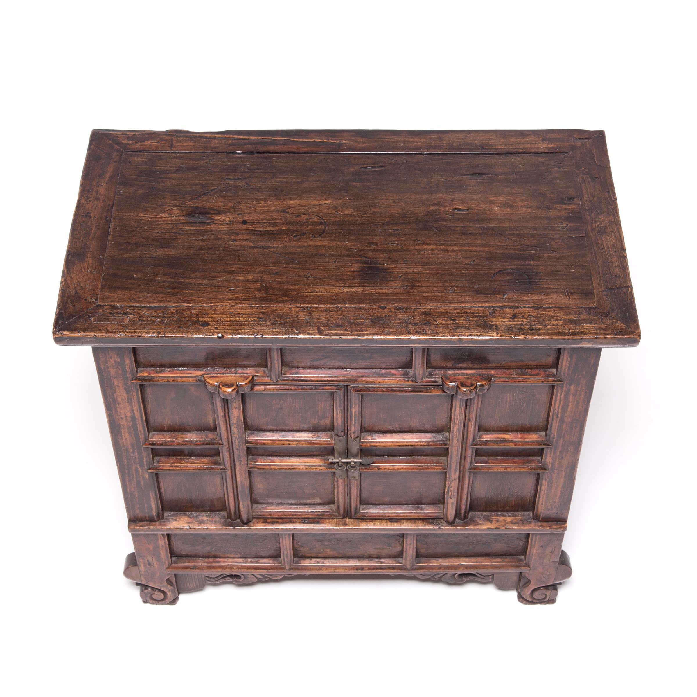 19th Century Provincial Chinese Chest with Leopard Legs 1