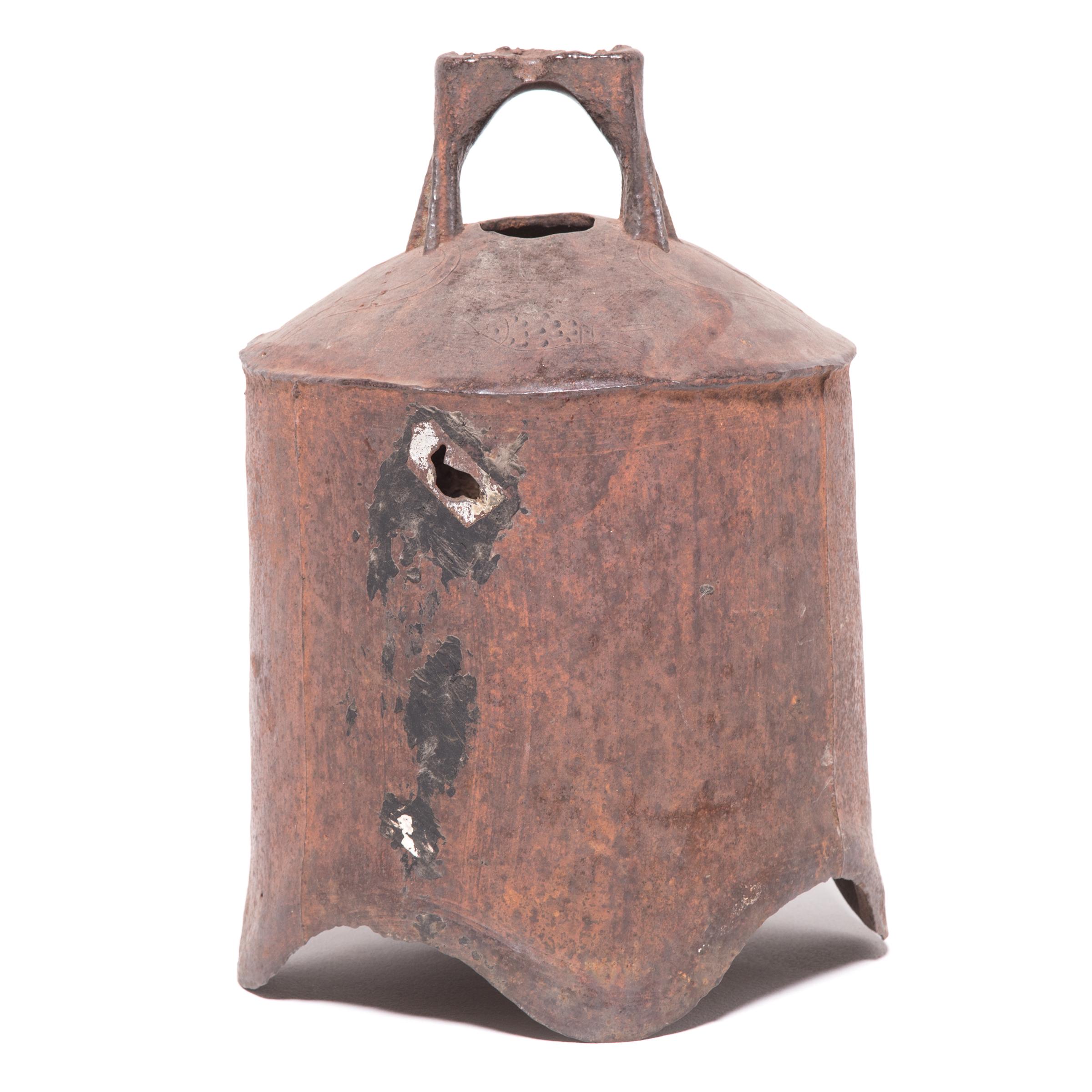 19th Century Chinese Iron Bell In Good Condition For Sale In Chicago, IL