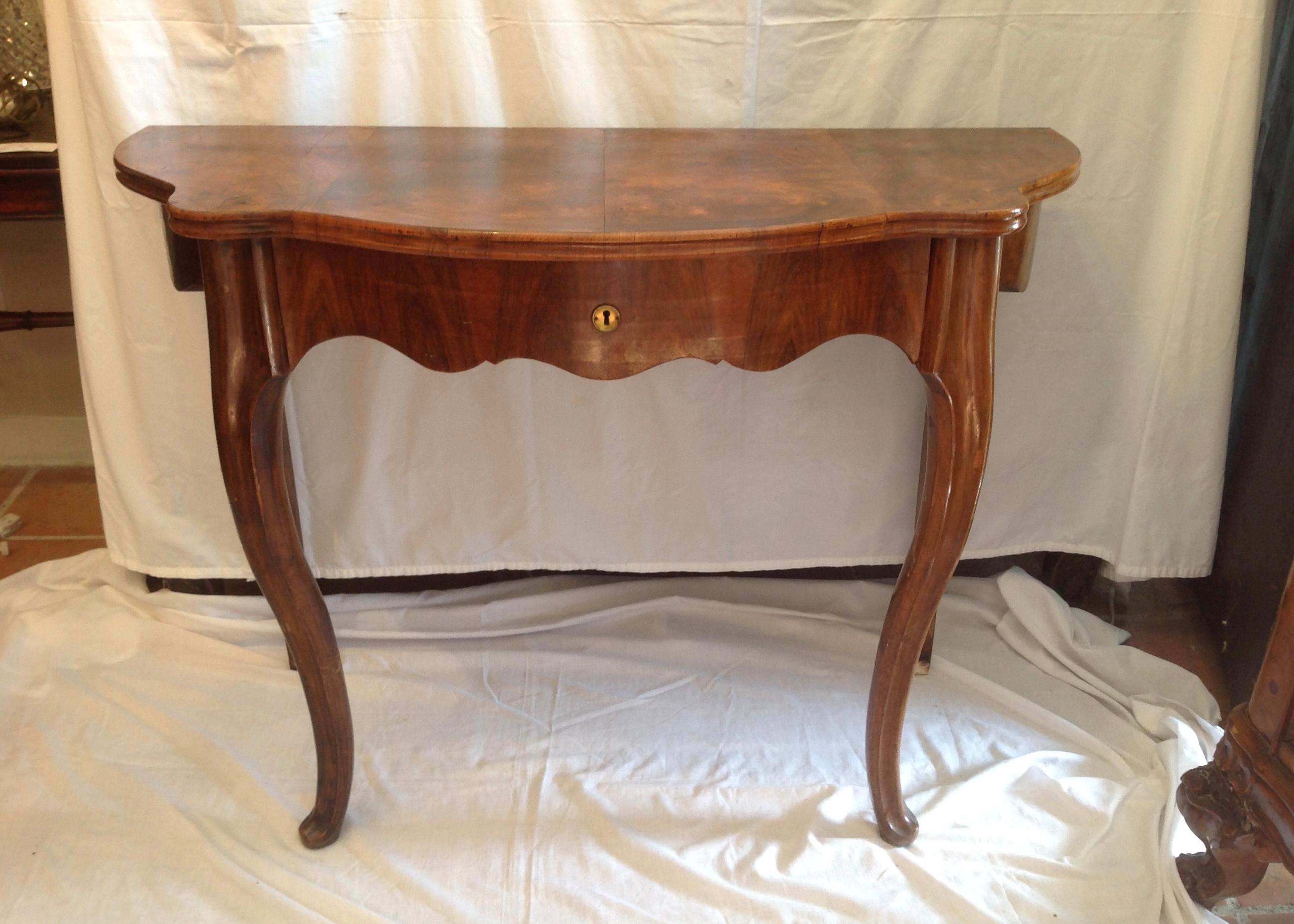 This is a very fine early 1800s French walnut console table in very good condition with the original patina sitting on cabriole legs.
There is a single drawer to the front with dovetail joints and runs fine.
Beautiful quality, scale, and graceful