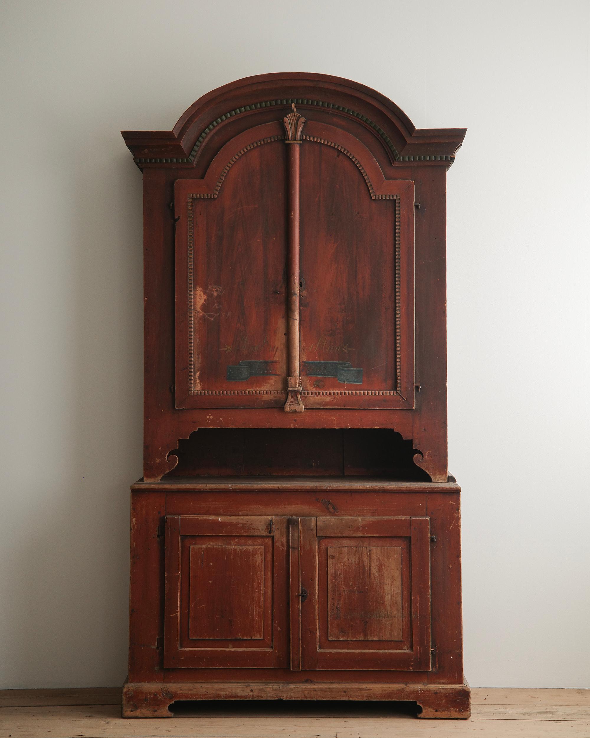Affascinante mobile svedese provinciale gustaviano del XIX secolo, nel suo colore originale e datato 1827.