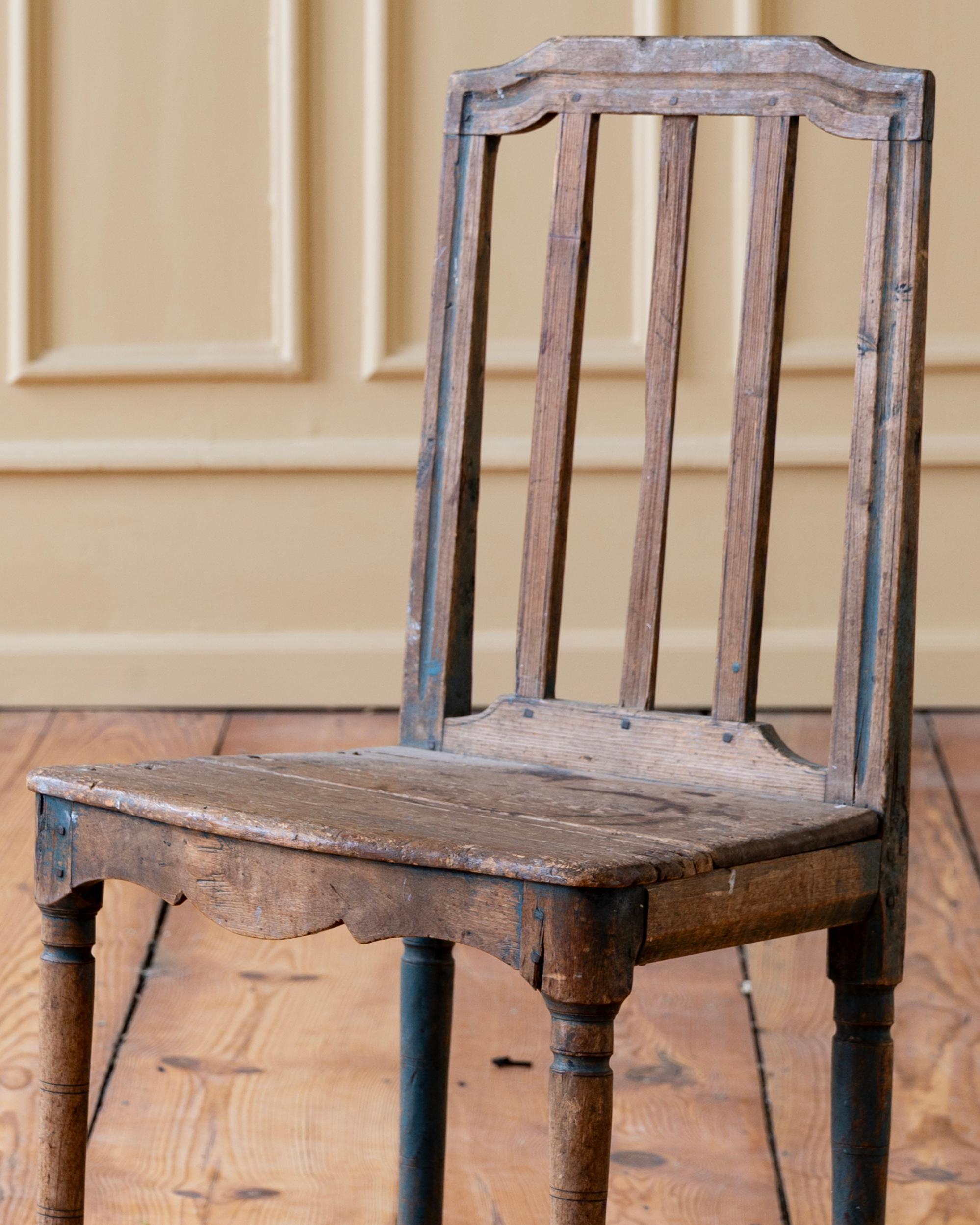 Fait main Chaise provinciale gustavienne du 19ème siècle en vente