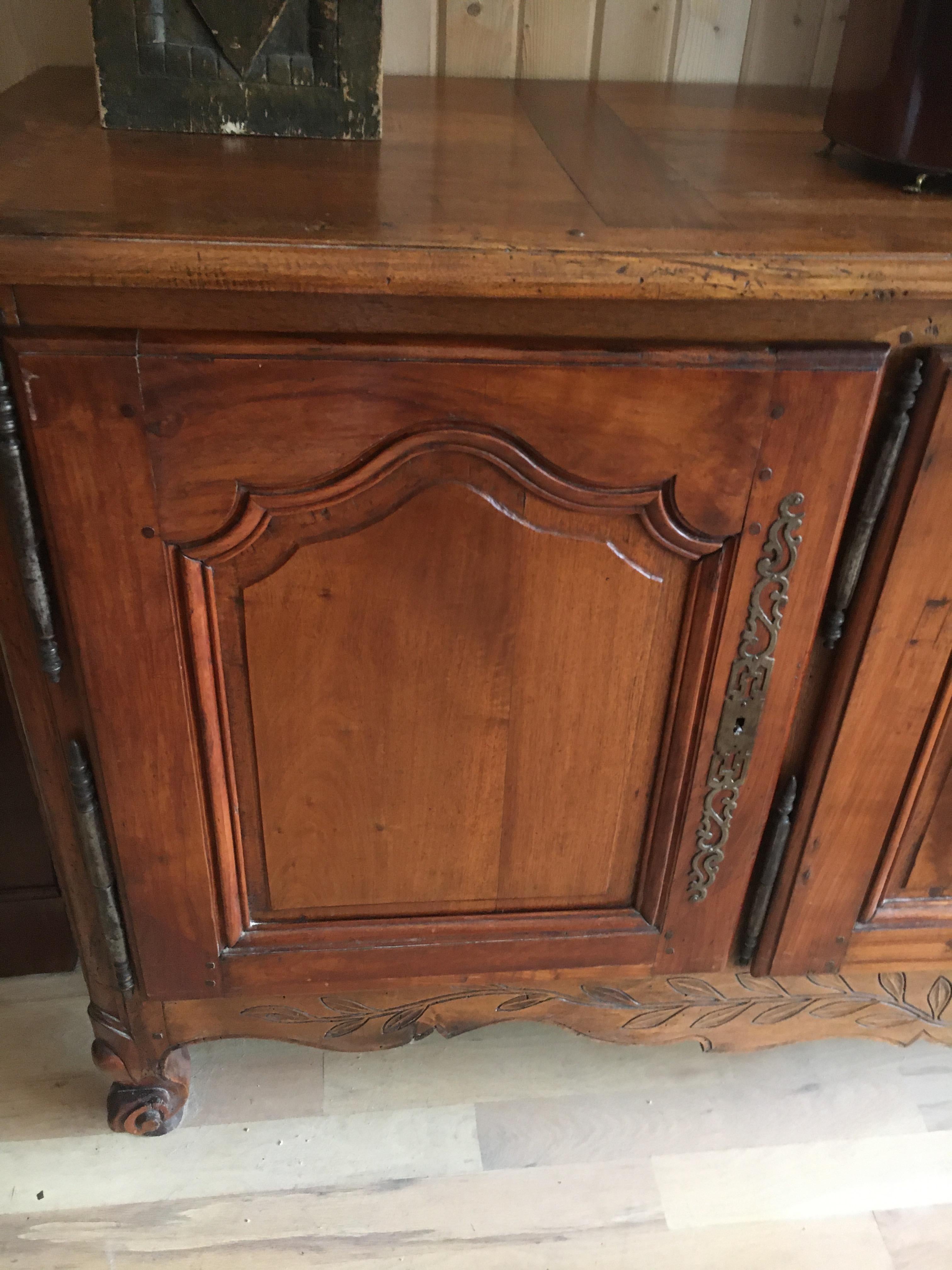 19th Century Provincial Walnut Sideboard For Sale 1