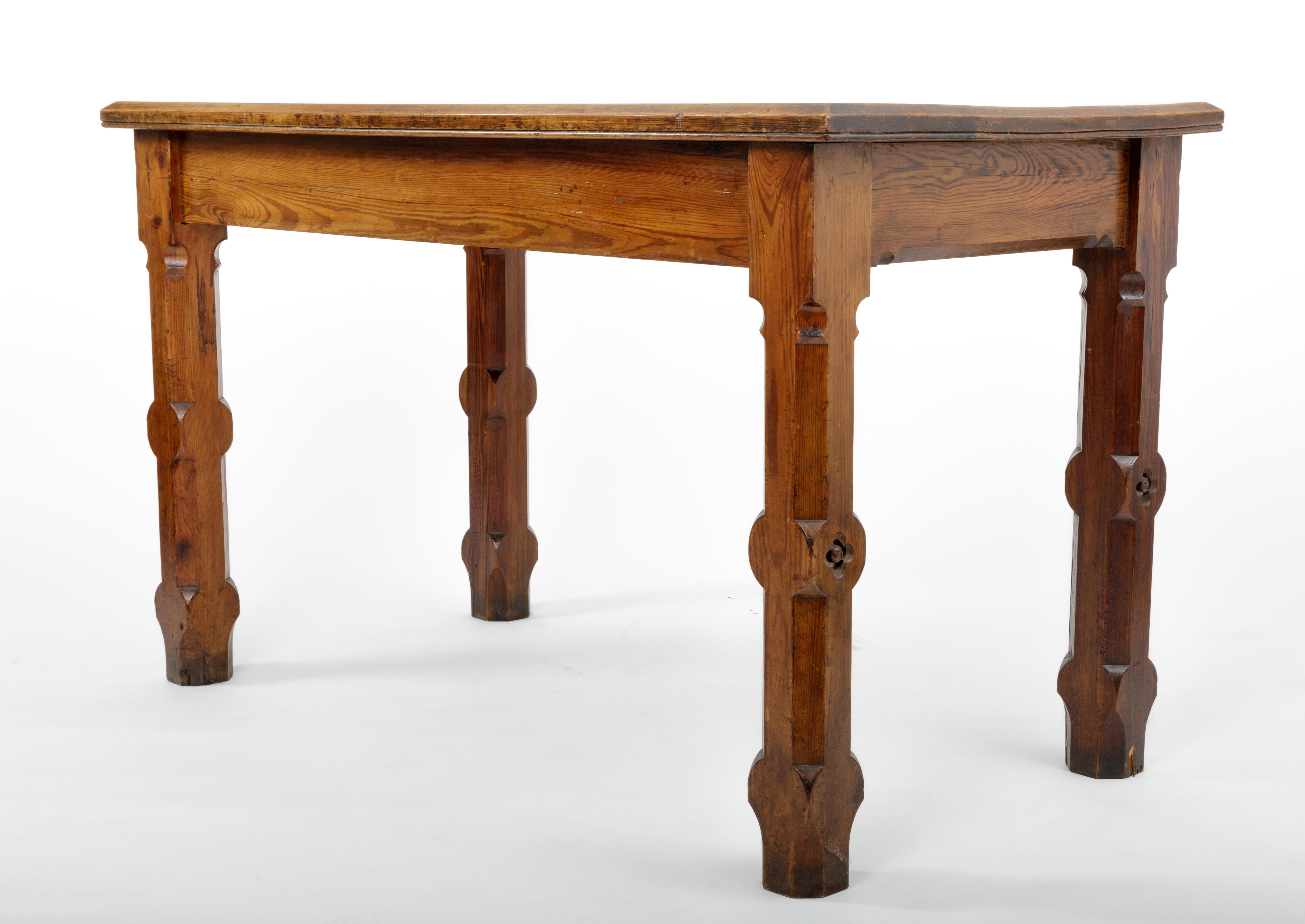 19th Century Pugin Style English Pine Table In Good Condition In New York City, NY